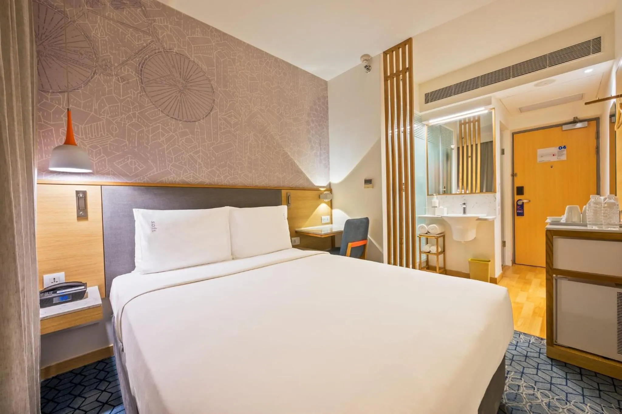 Photo of the whole room, Bed in Holiday Inn Express Gurugram Sector 50 by IHG