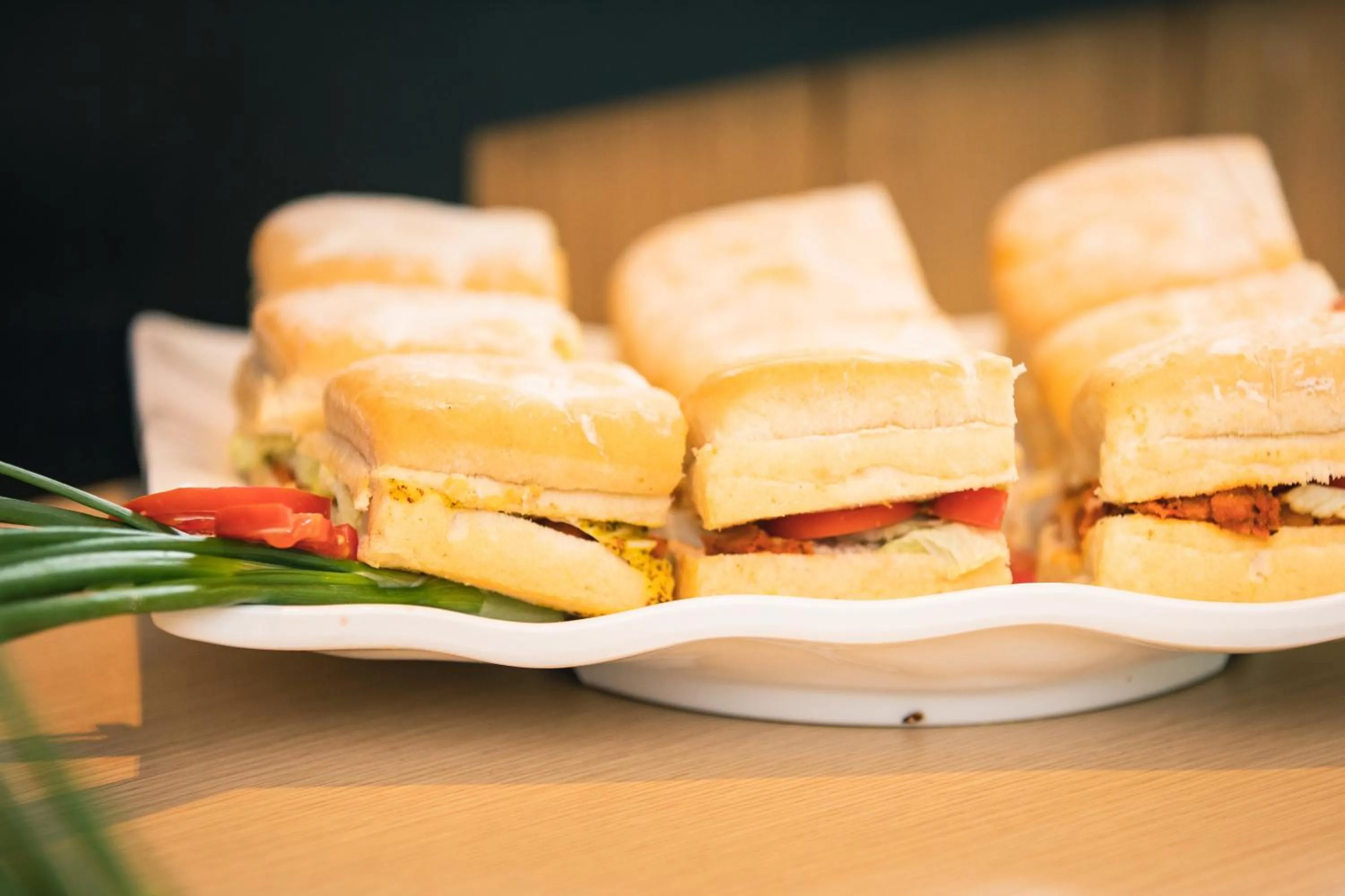 Restaurant/places to eat in Holiday Inn Express Gurugram Sector 50 by IHG