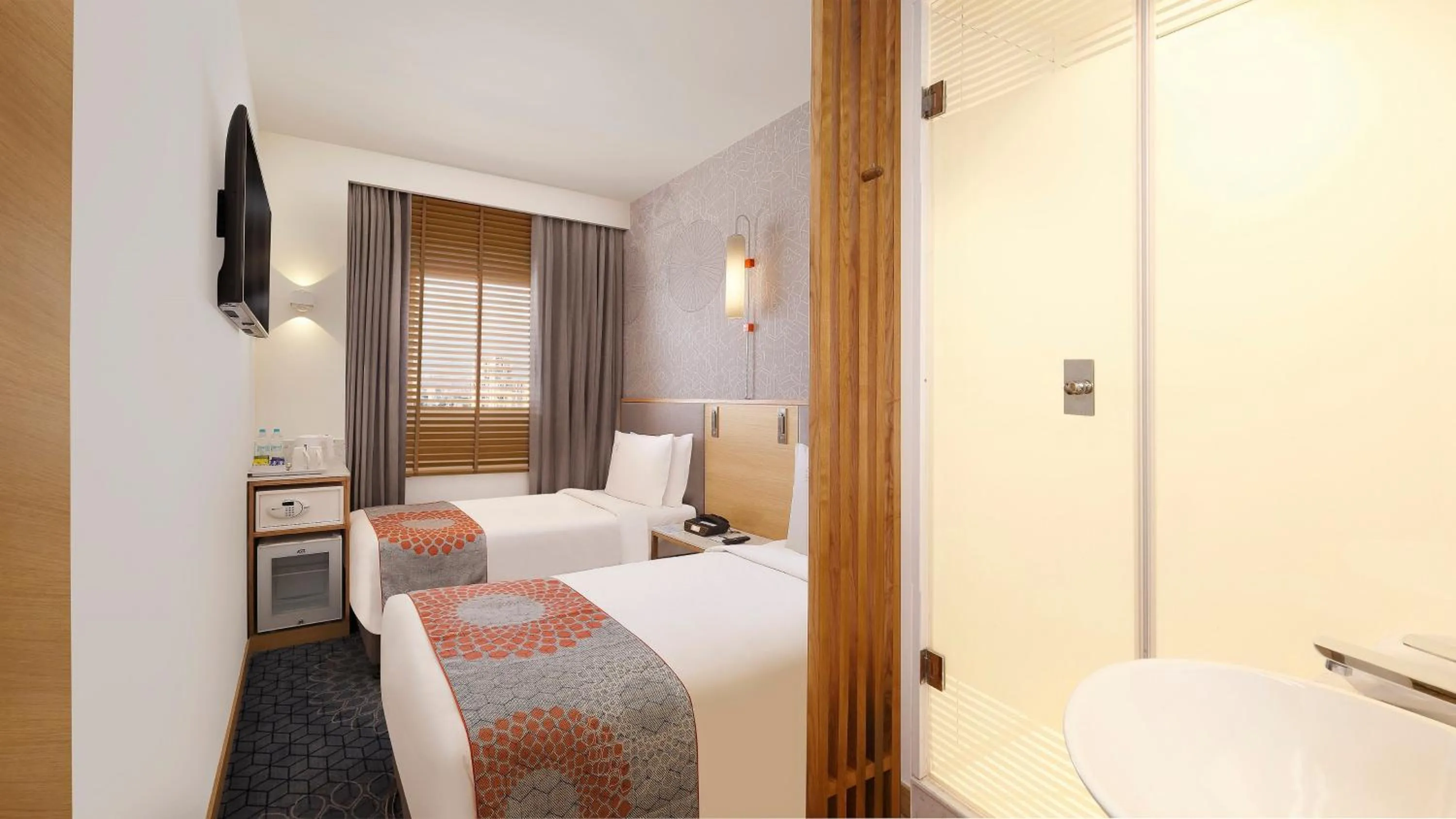 Photo of the whole room, Bed in Holiday Inn Express Pune Pimpri by IHG