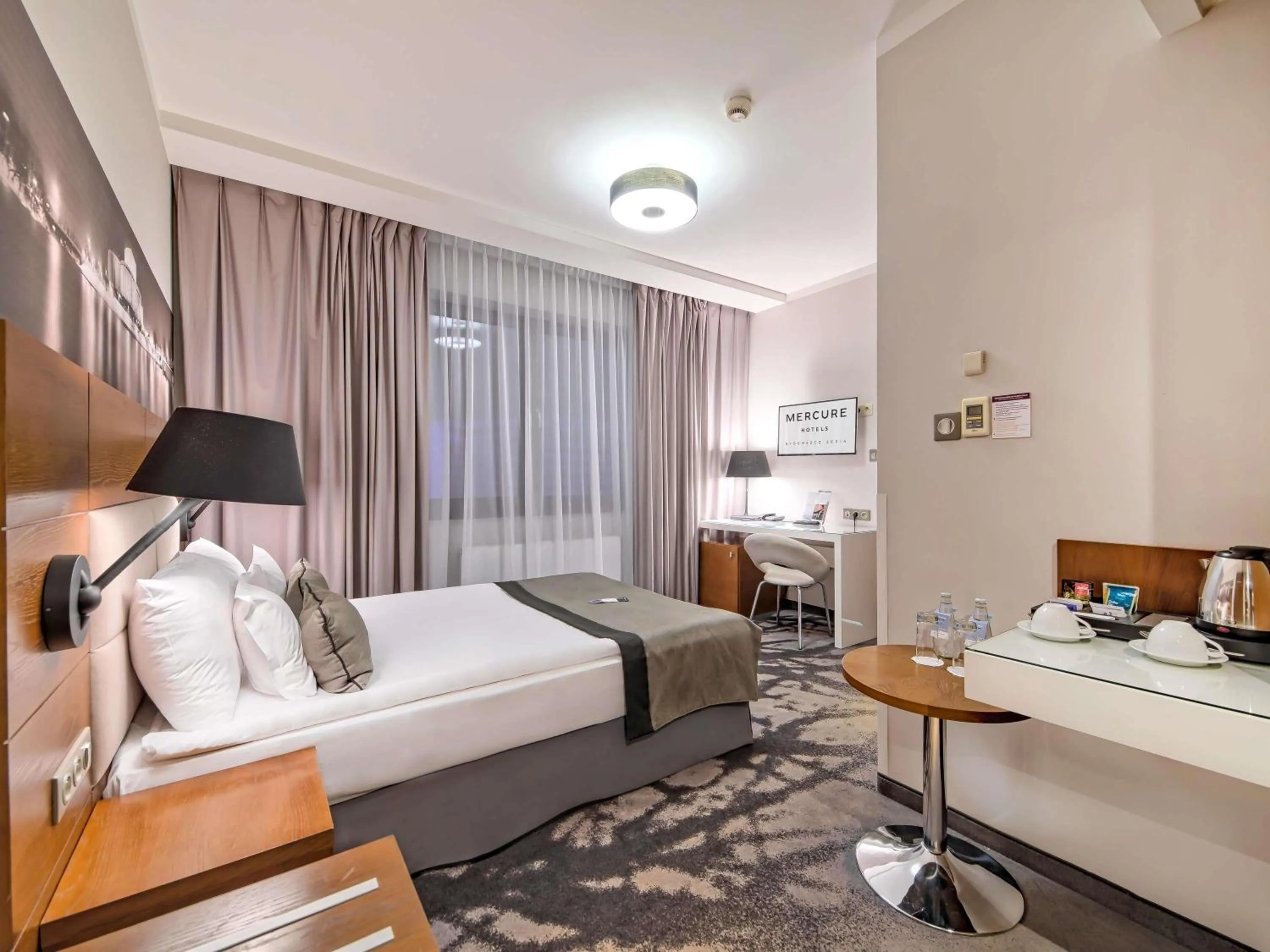 Bedroom, Bed in Mercure Bydgoszcz Sepia