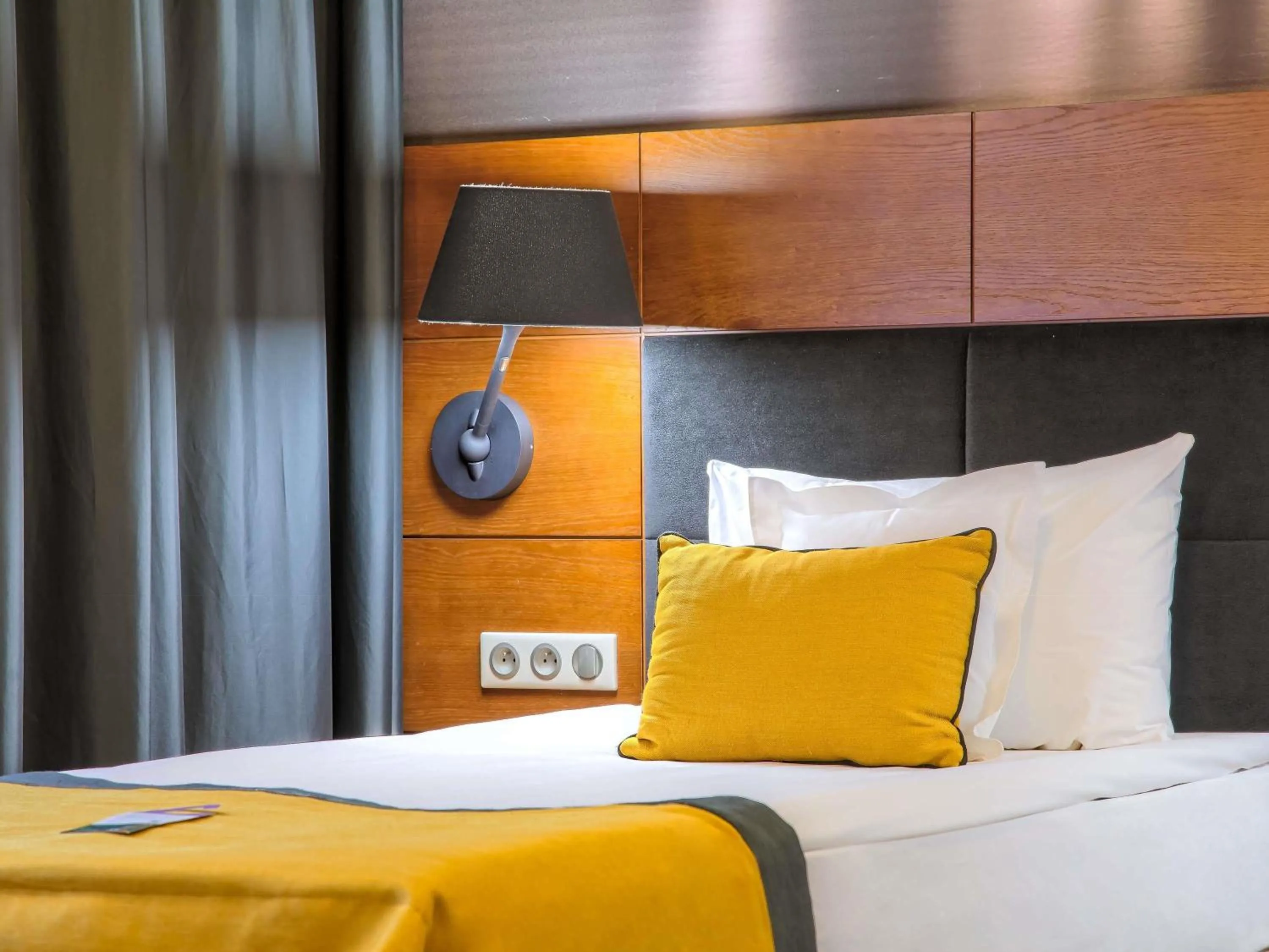 Bedroom, Bed in Mercure Bydgoszcz Sepia