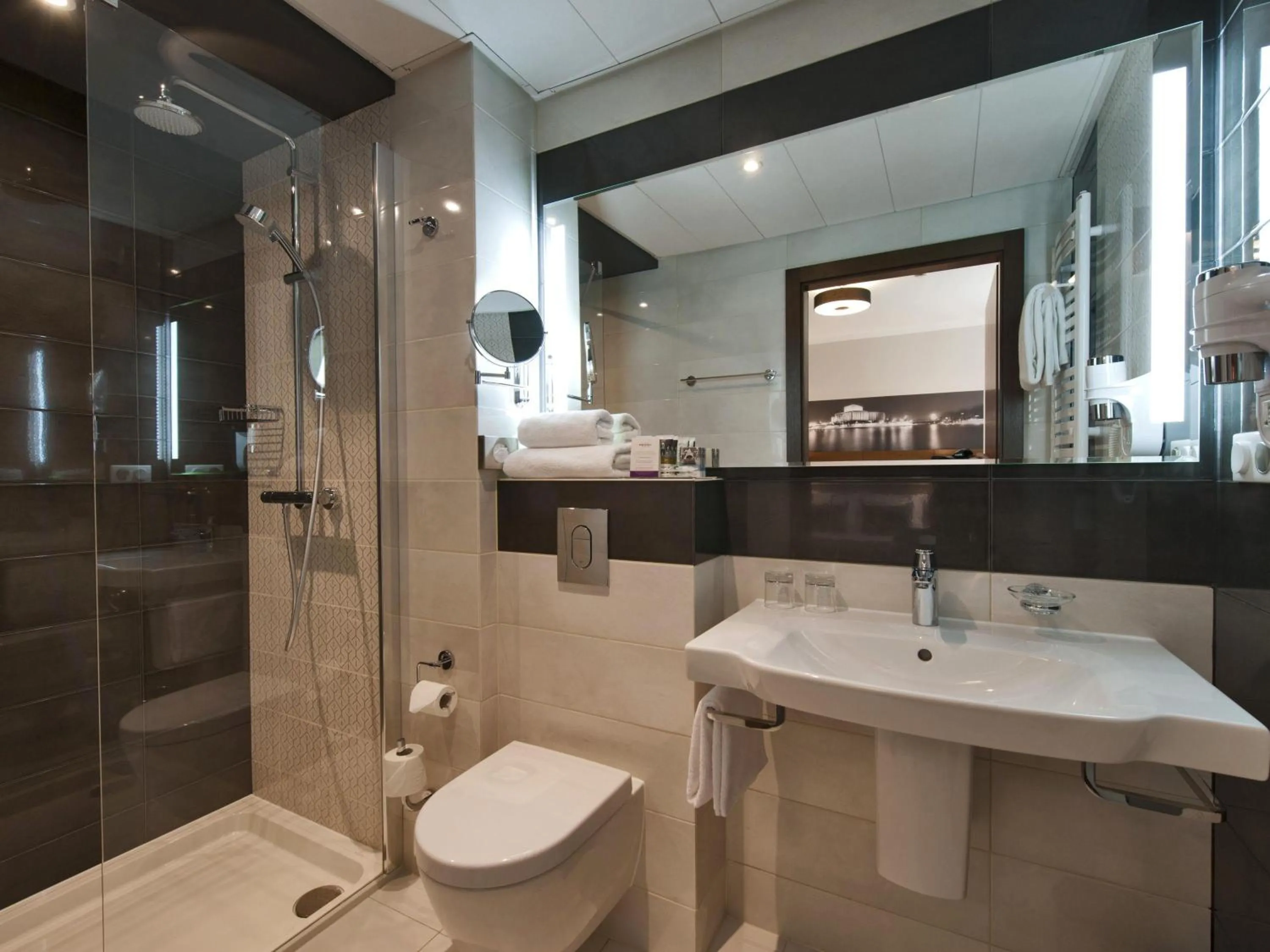 Bedroom in Mercure Bydgoszcz Sepia