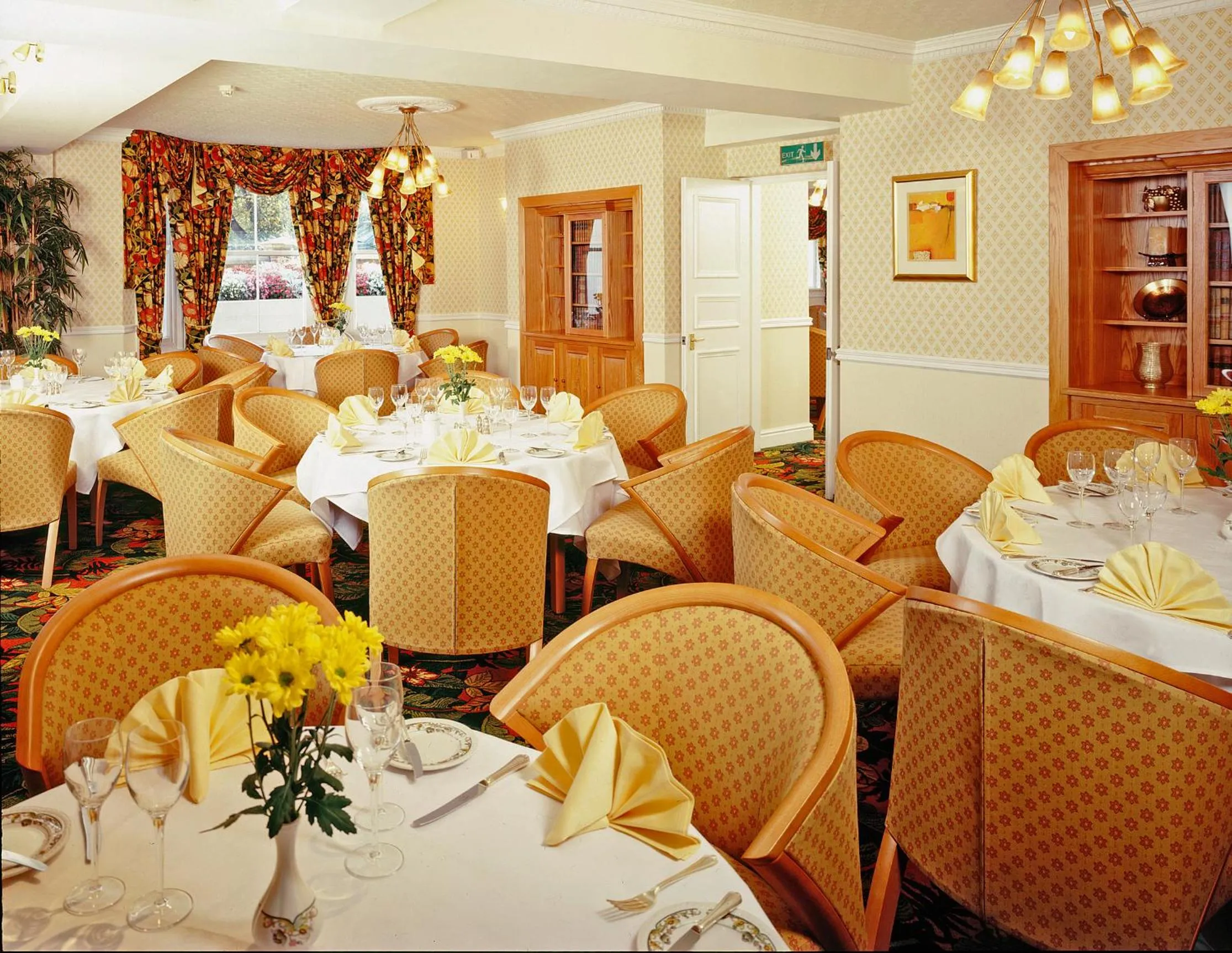 Restaurant/places to eat in Arundel House Hotel