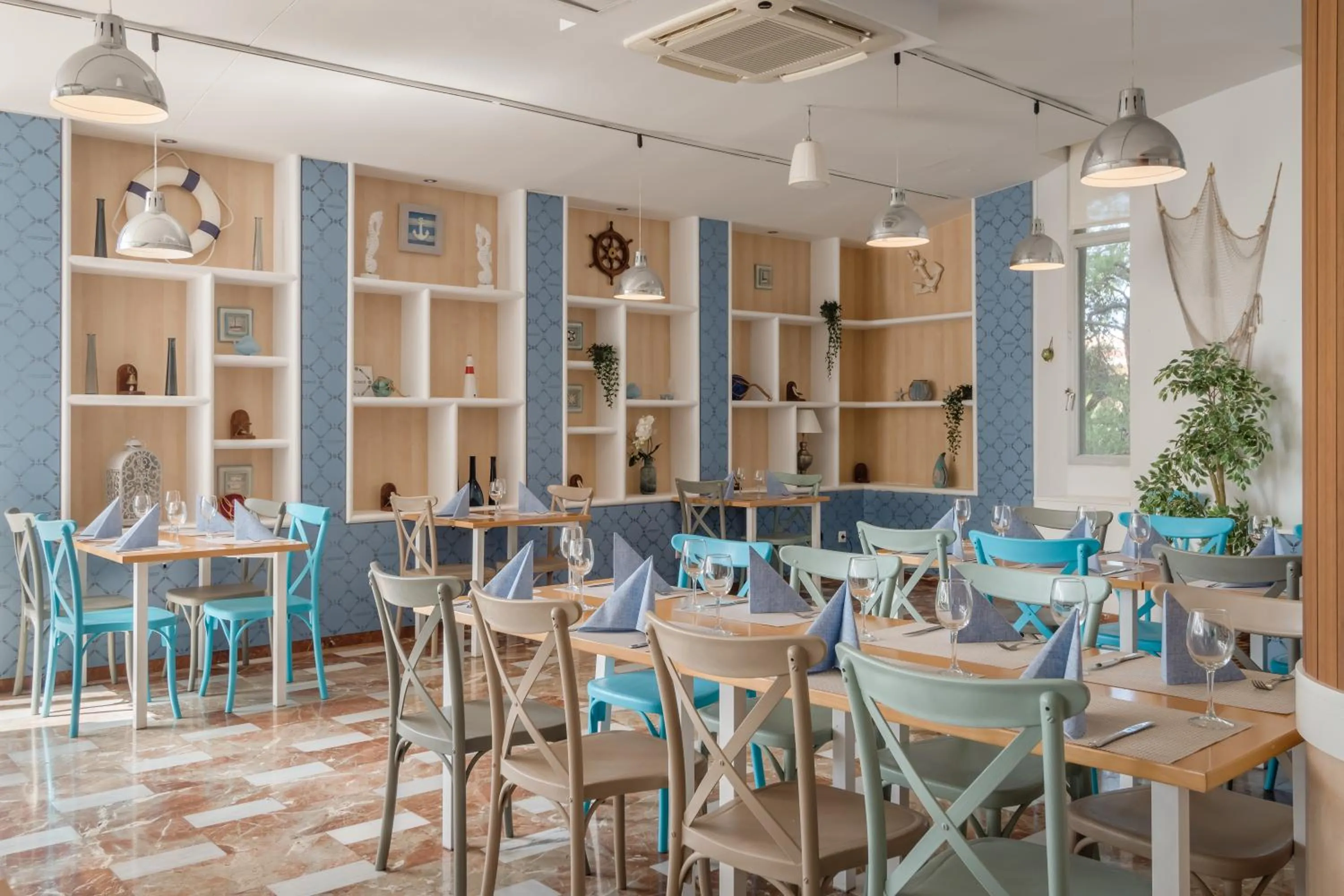 Restaurant/places to eat in Apartamentos Vistasol