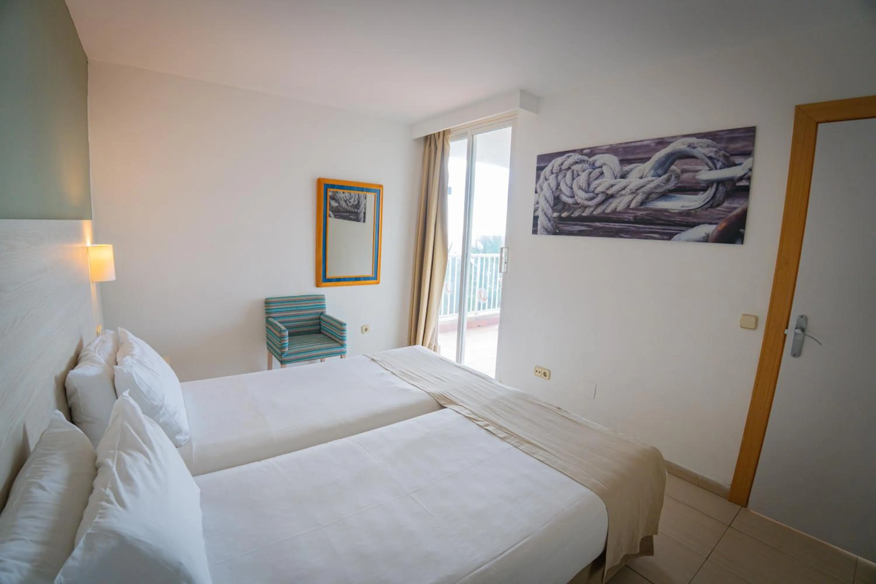 Bedroom, Bed in Apartamentos Vistasol