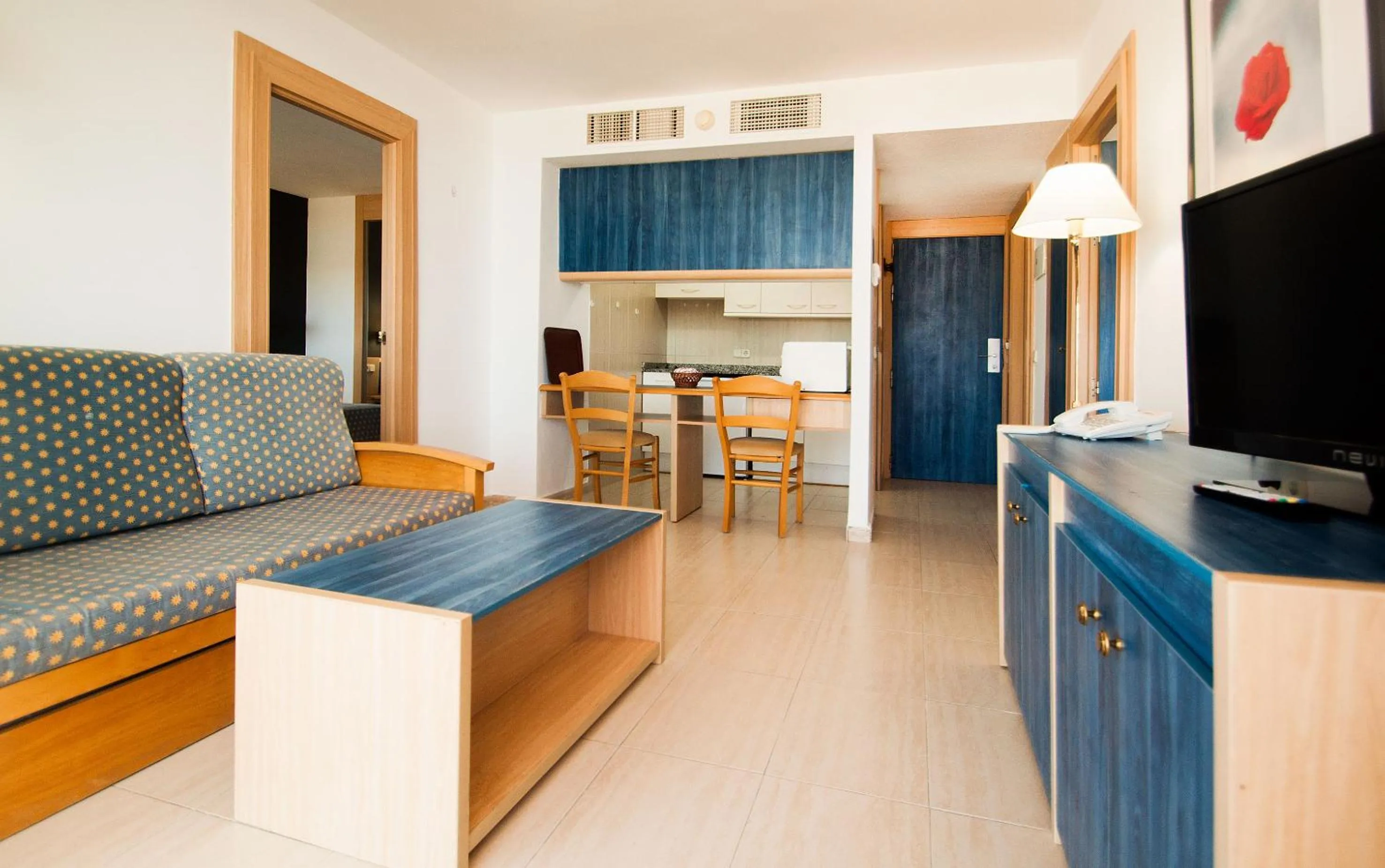 TV and multimedia in Apartamentos Vistasol