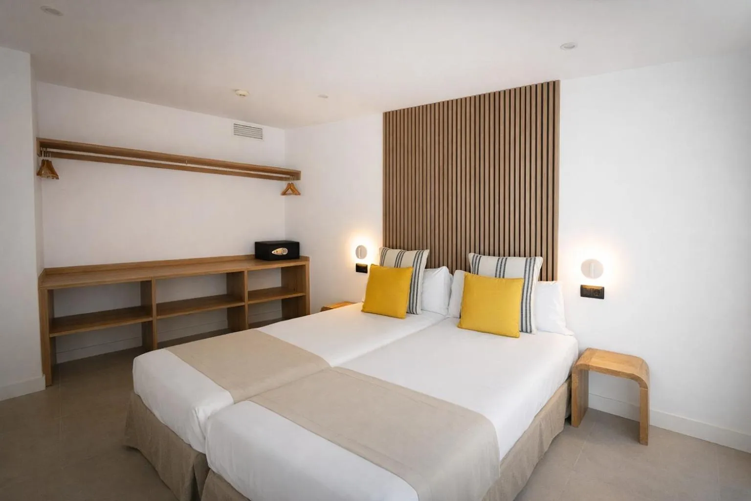 Bedroom, Bed in Apartamentos Vistasol