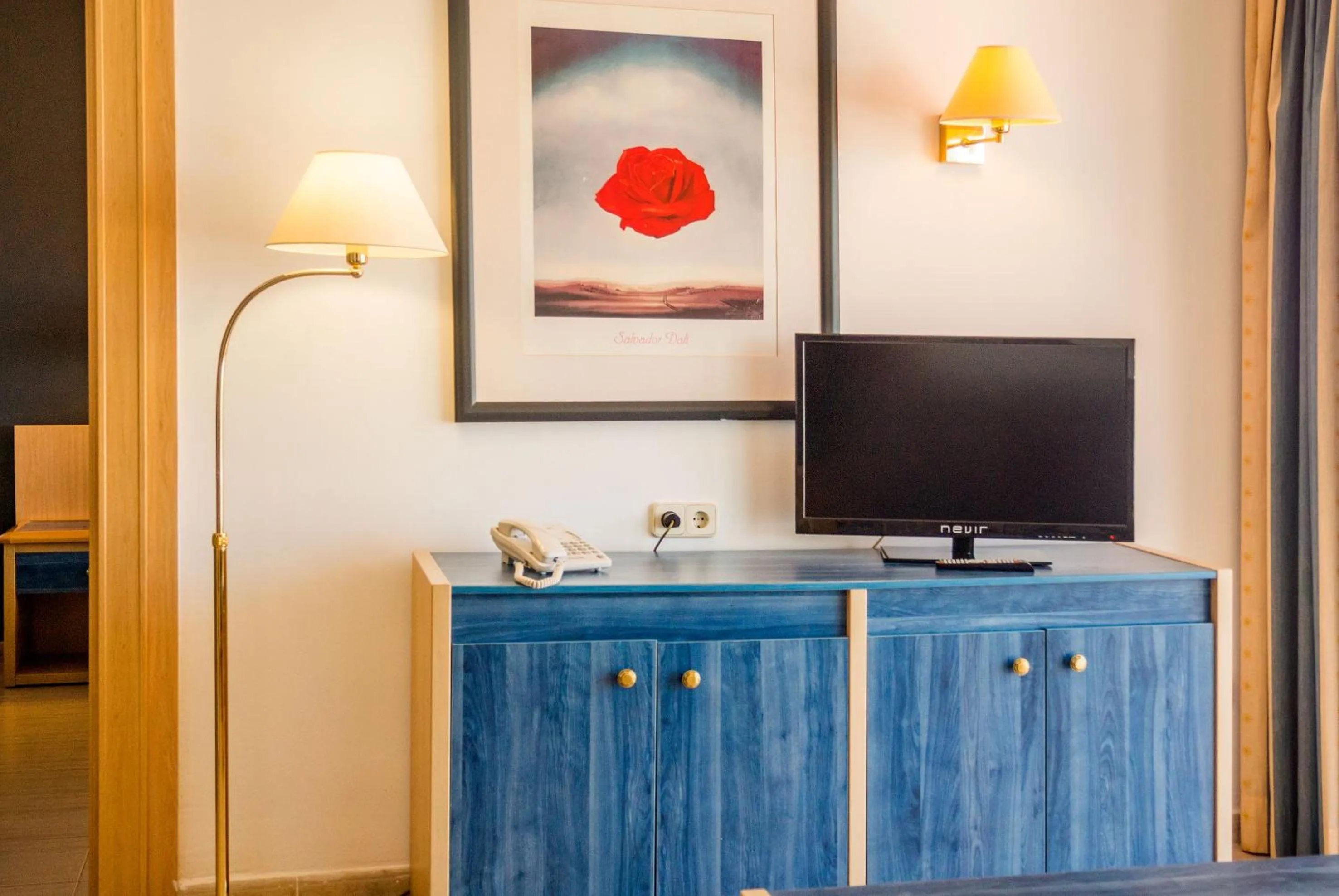 TV and multimedia in Apartamentos Vistasol