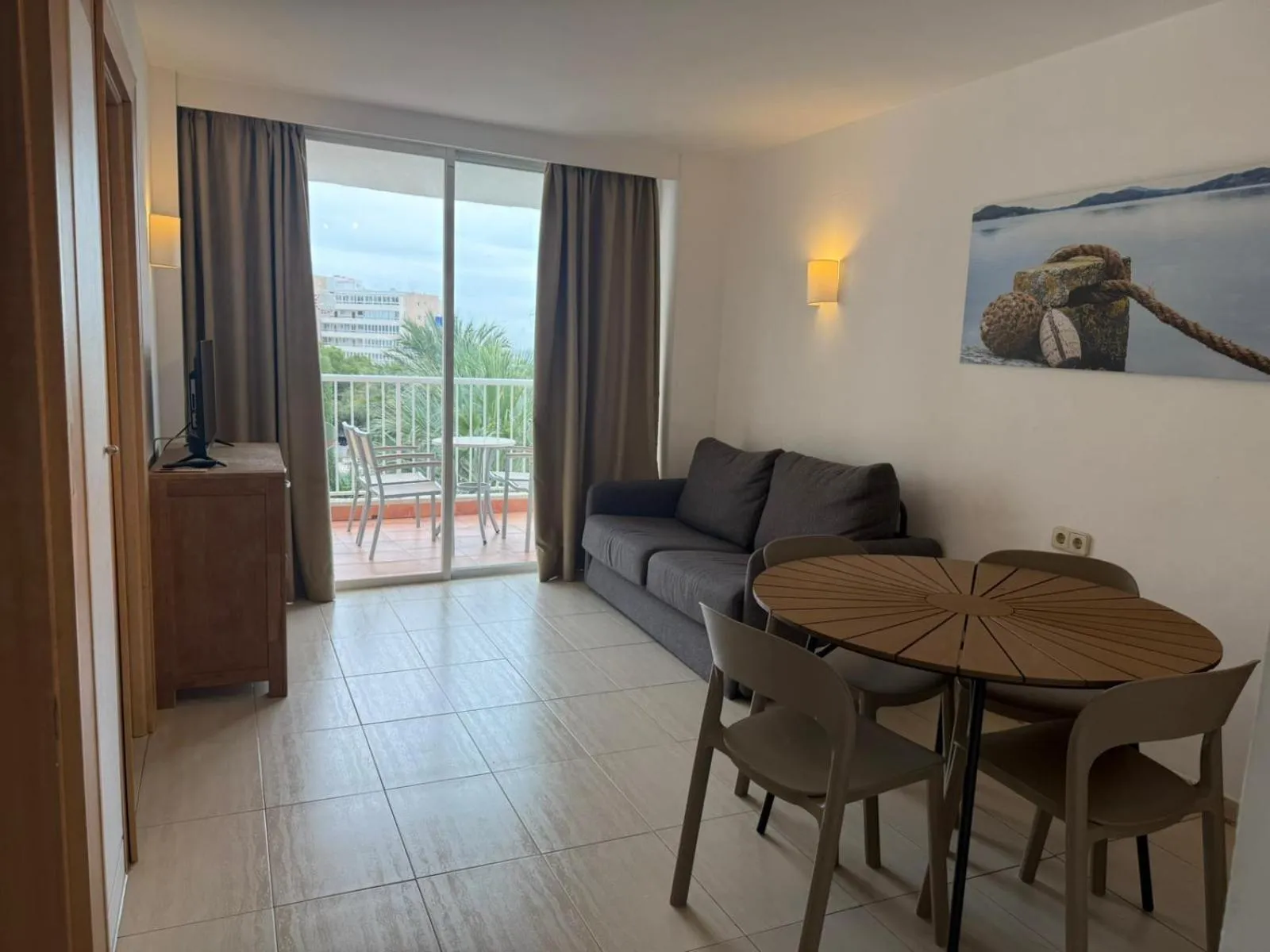 Communal lounge/ TV room in Apartamentos Vistasol