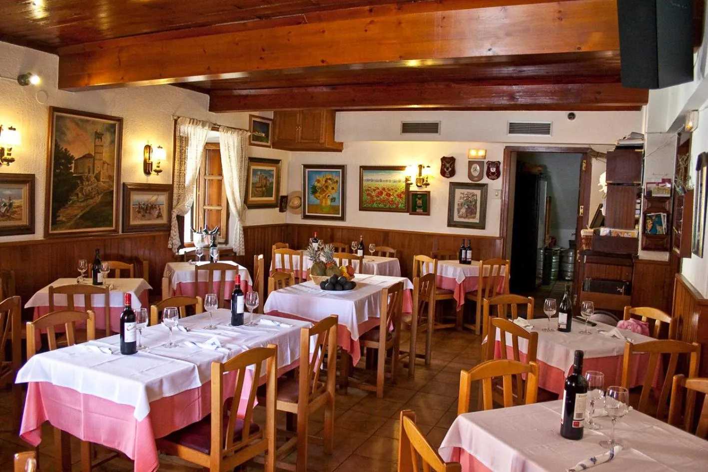 Restaurant/places to eat in Hostal La Maya