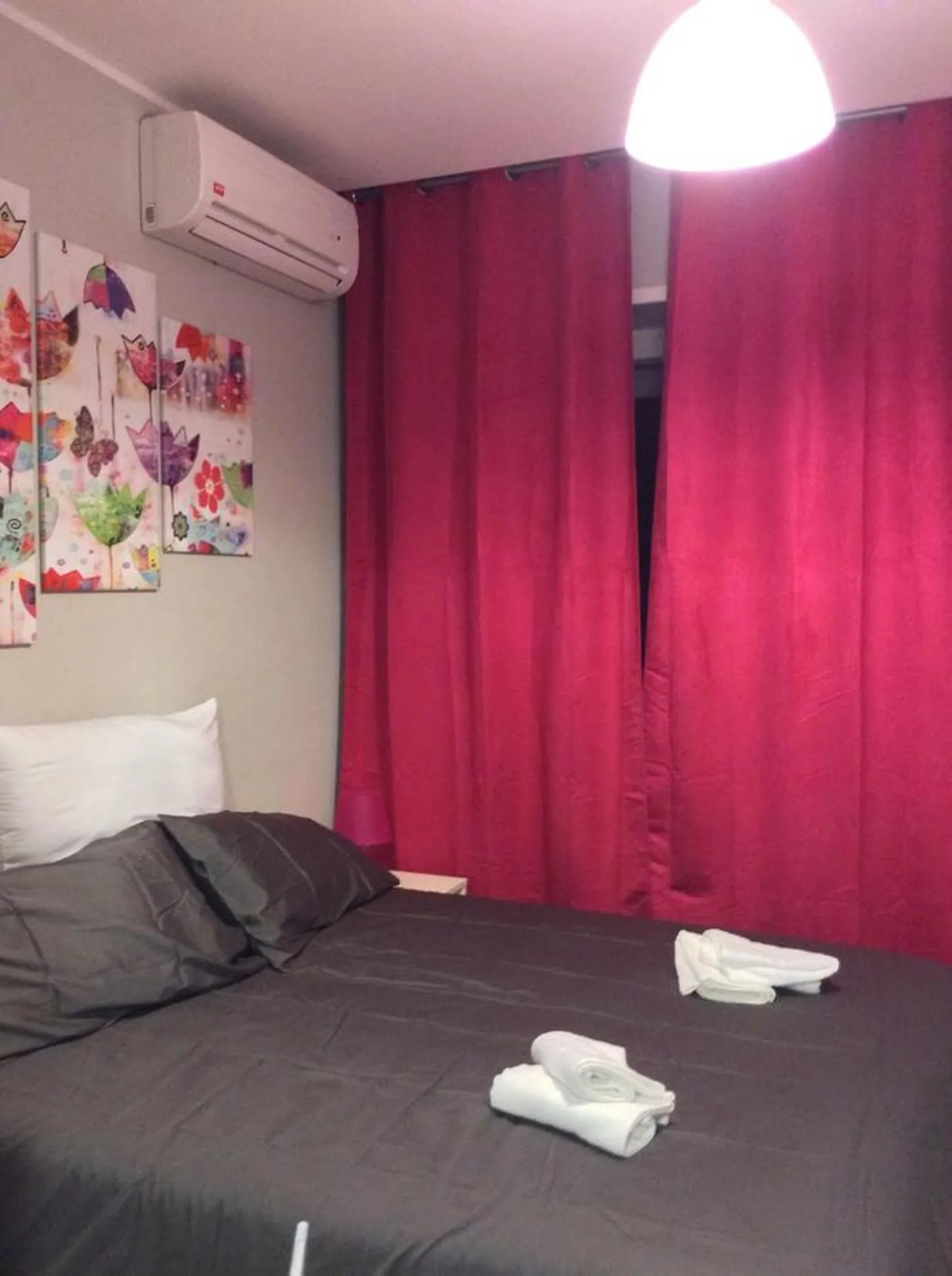 Photo of the whole room, Bed in Bbrothershouse