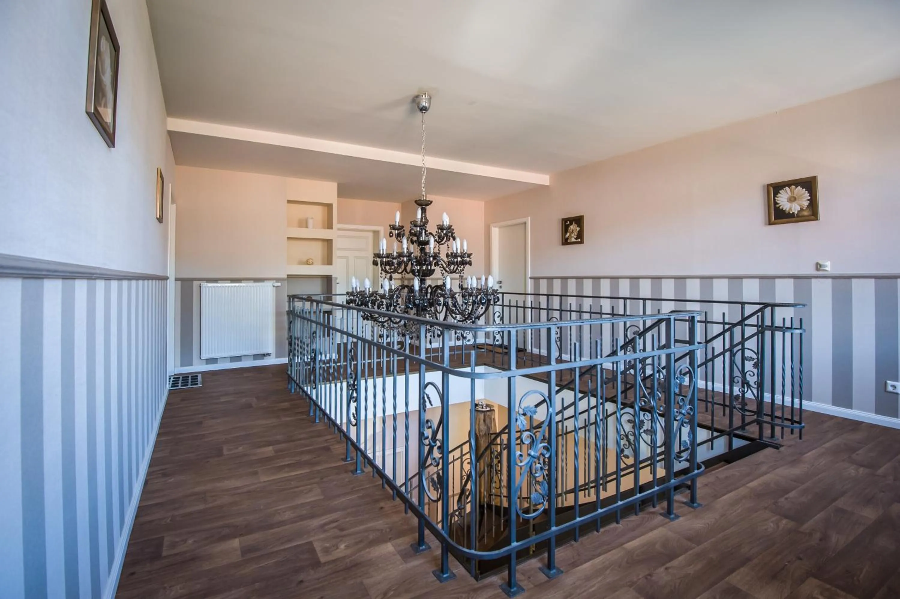 Other, Bed in Die Edelkastanie