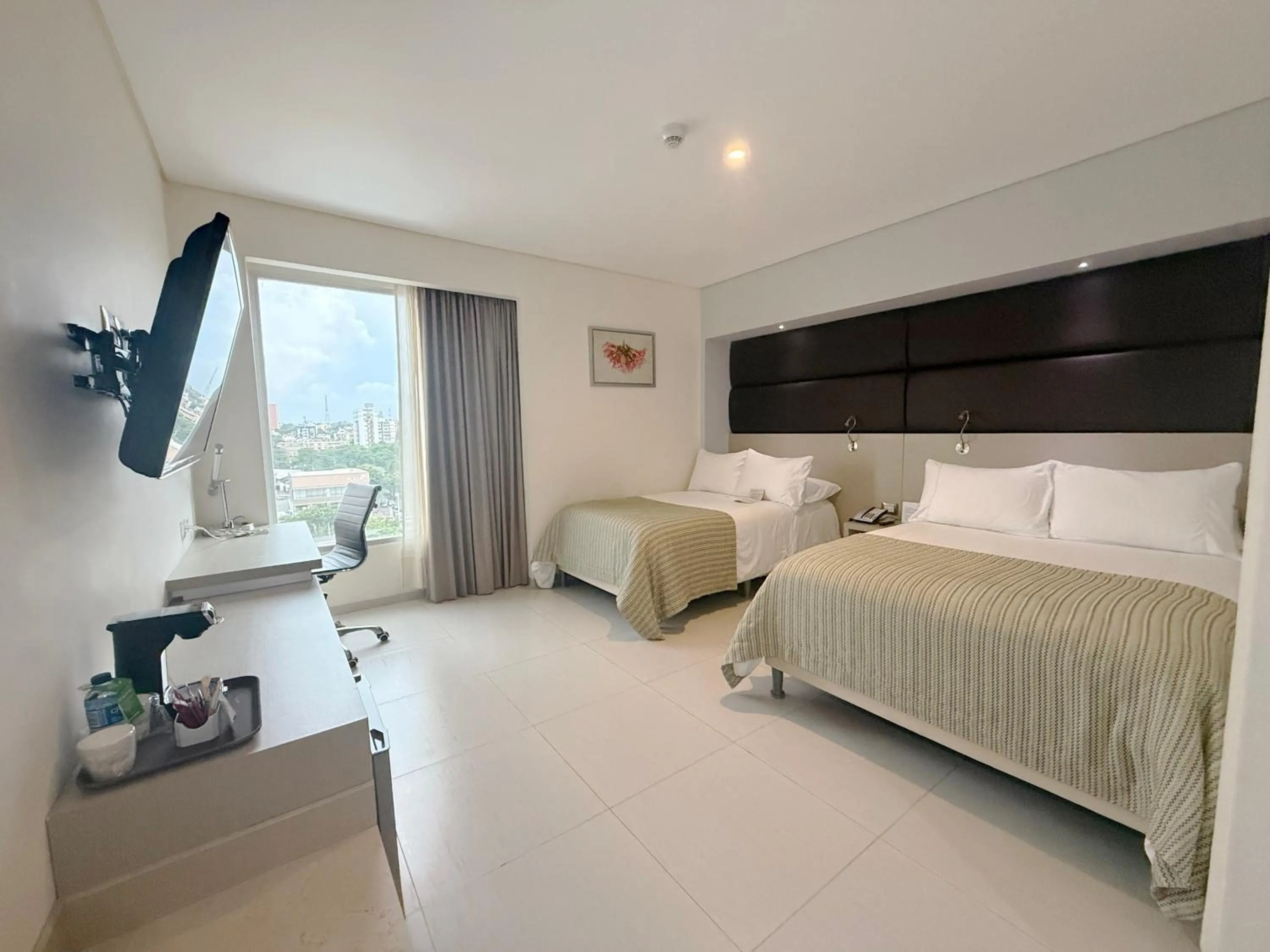 Bathroom, Bed in Wyndham Garden Barranquilla