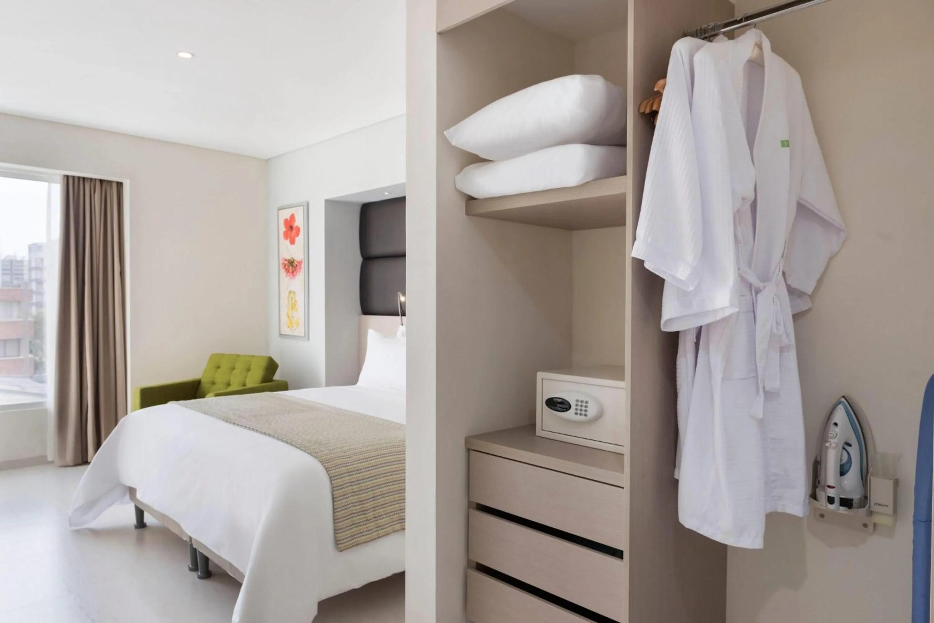 Photo of the whole room, Bed in Wyndham Garden Barranquilla