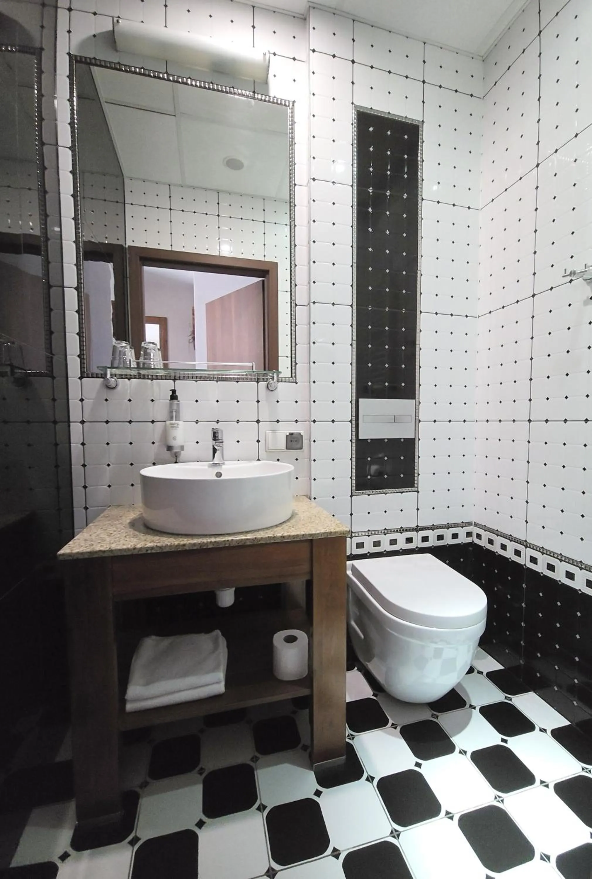 Shower in Hotel Piast Wrocław Centrum