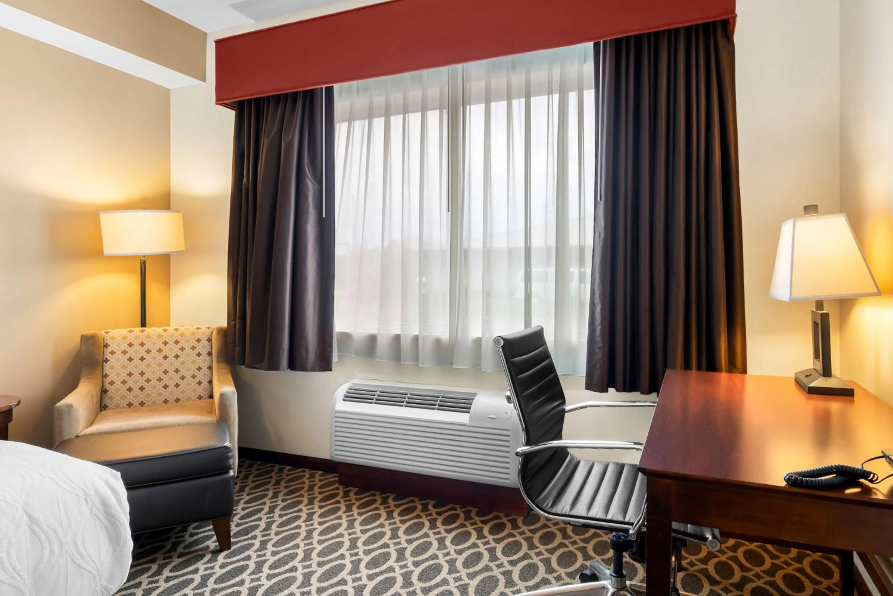 Bedroom, Bed in Best Western Paradise Inn