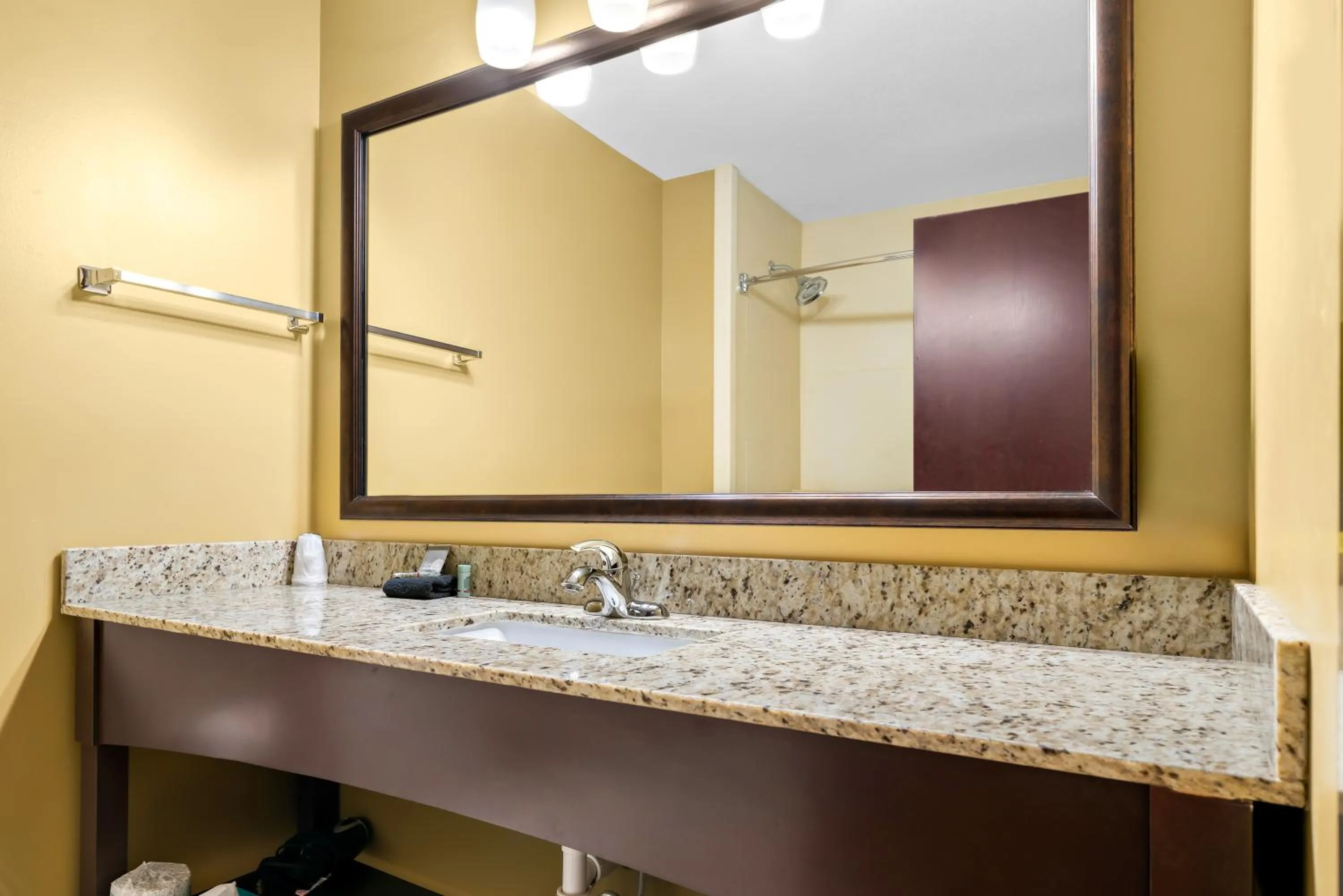 Bathroom in Best Western Paradise Inn