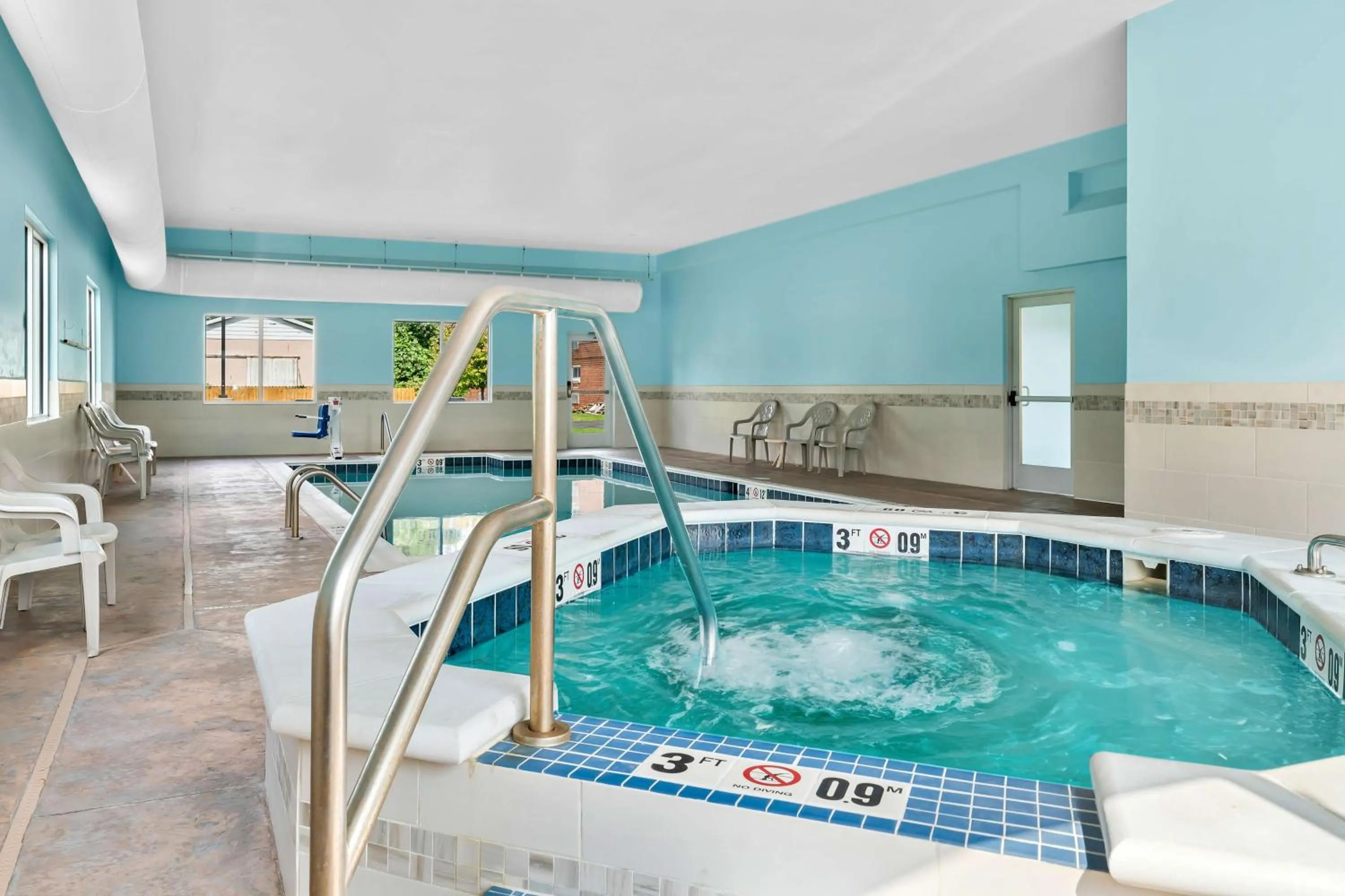 Pool view in Best Western Paradise Inn