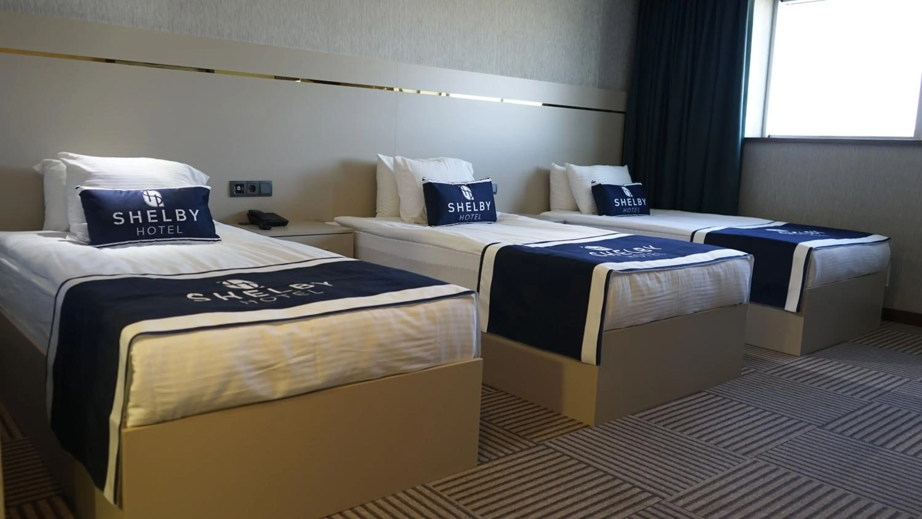 Bedroom, Bed in Shelby Hotel