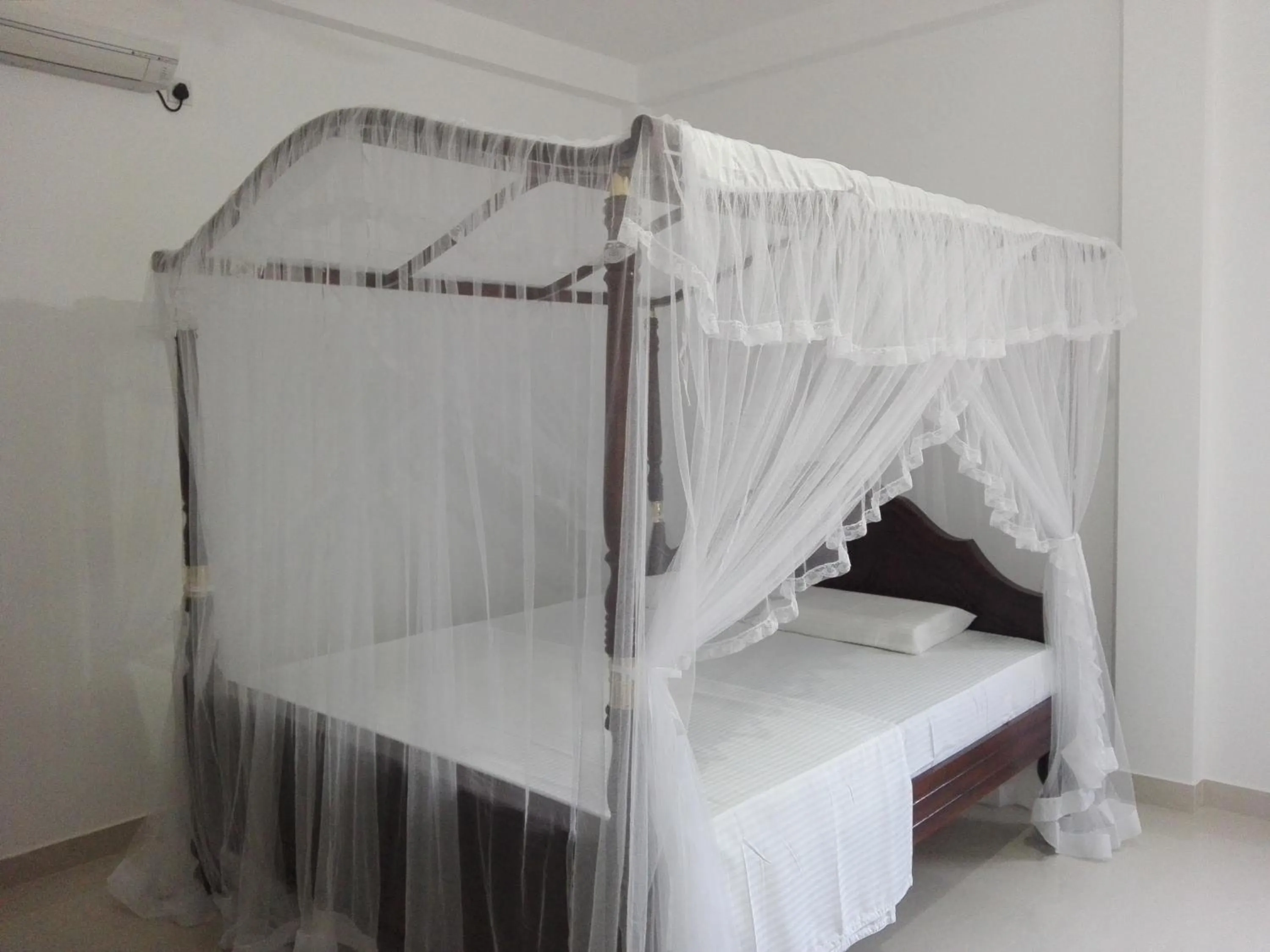 Bed in Mirissa Cocoon