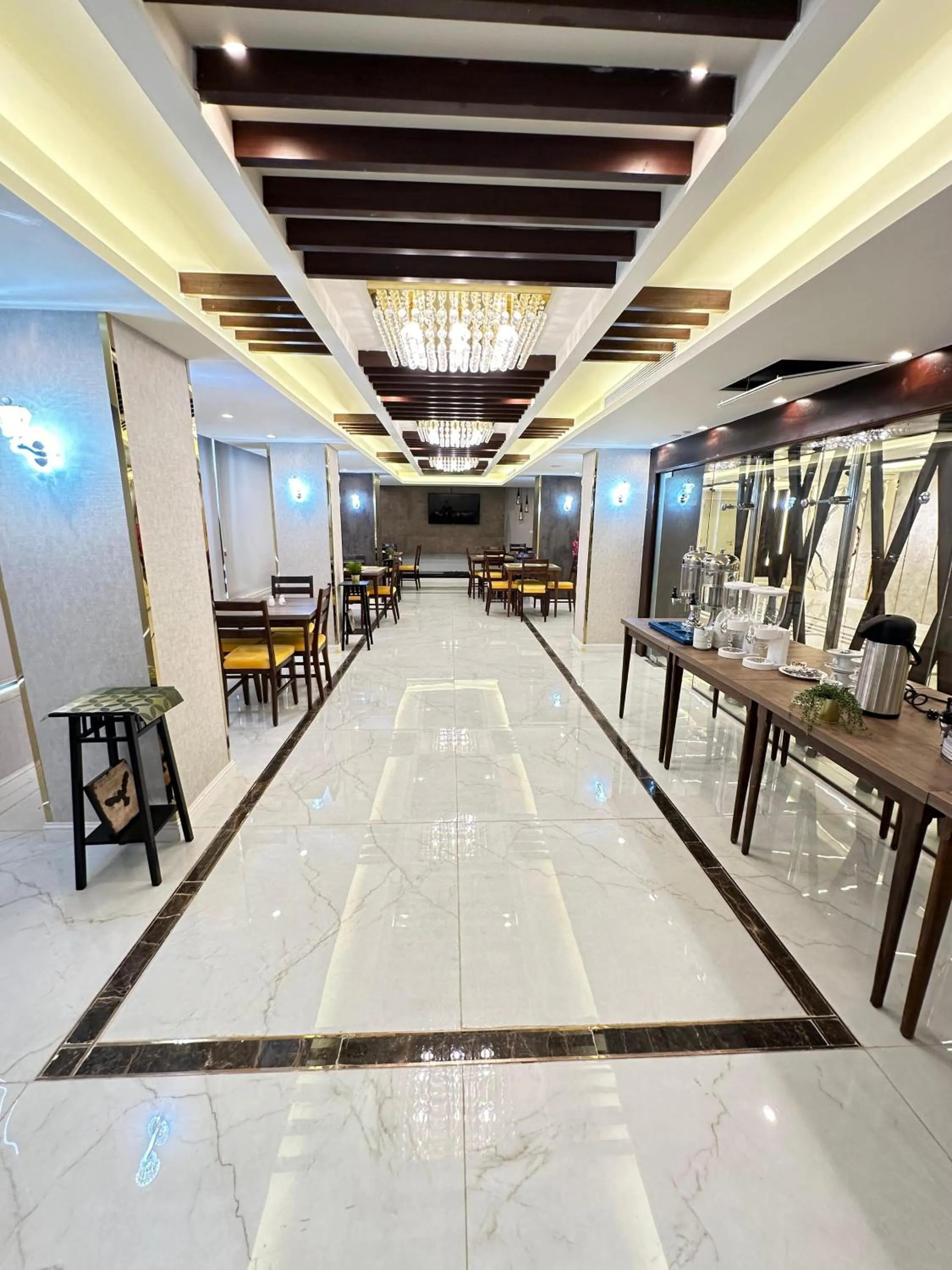 Restaurant/places to eat in Londrina Hotel