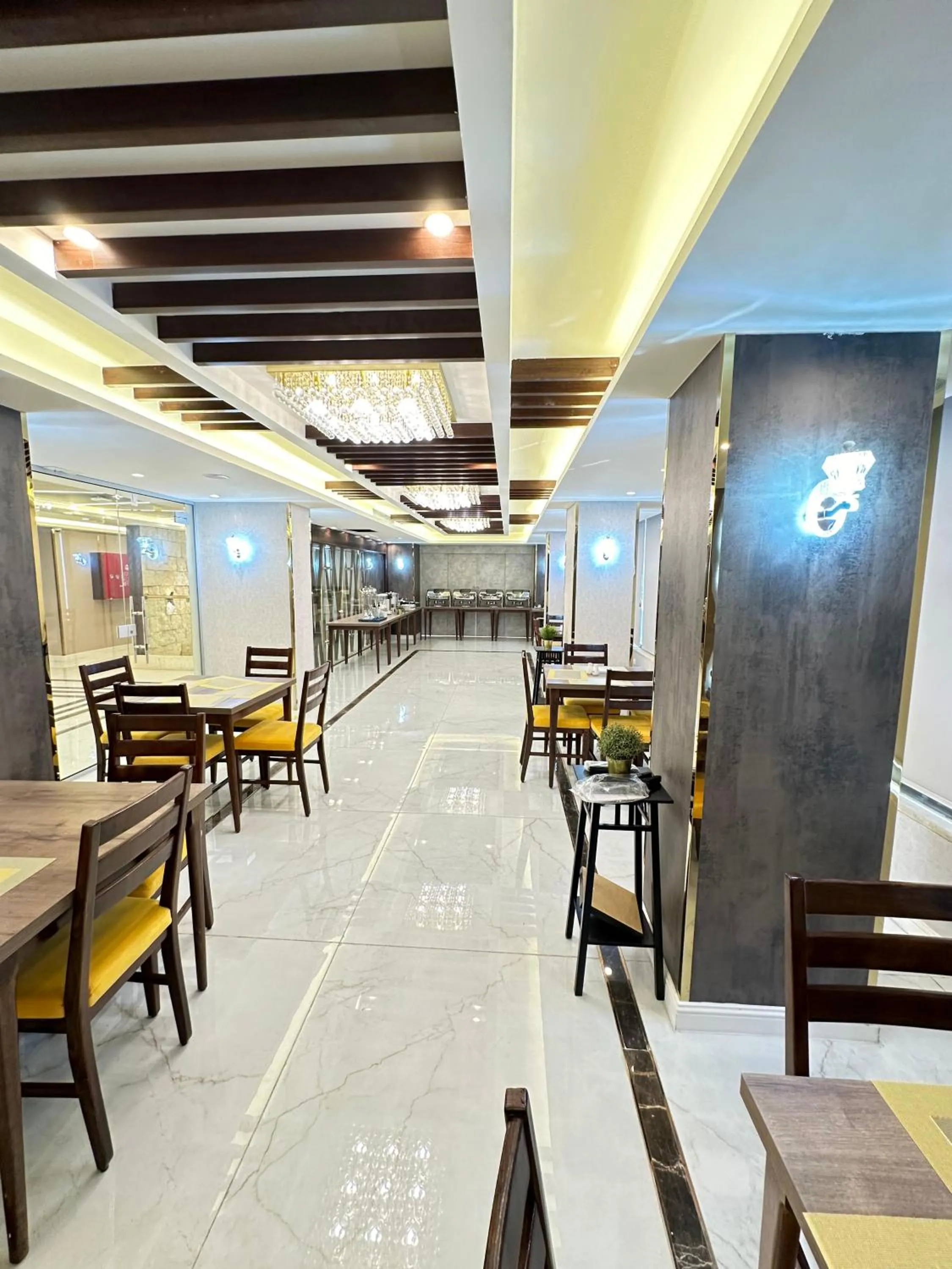 Restaurant/places to eat in Londrina Hotel