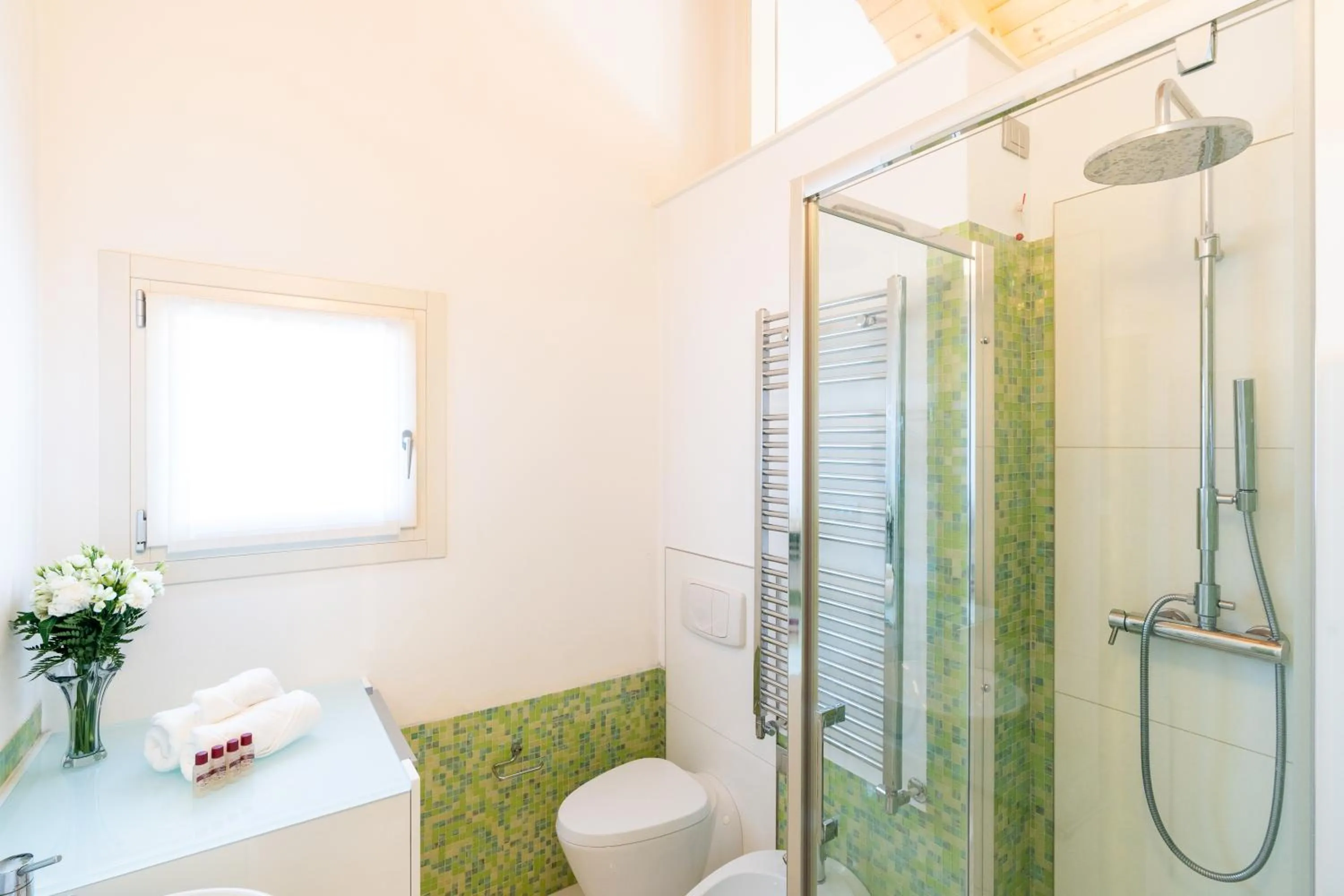 Shower in Ca' Degli Antichi Giardini Apartments