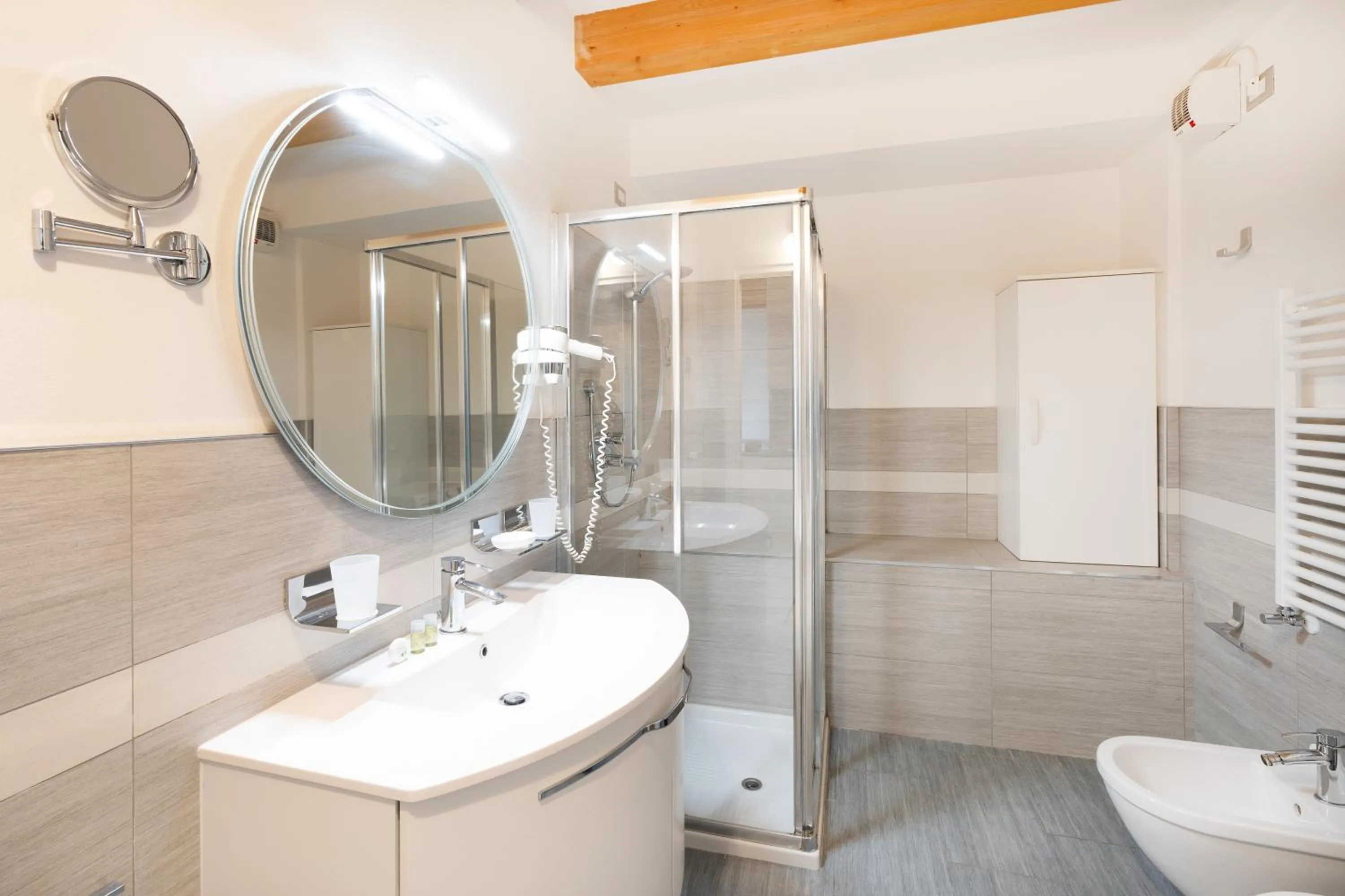 Shower in Ca' Degli Antichi Giardini Apartments