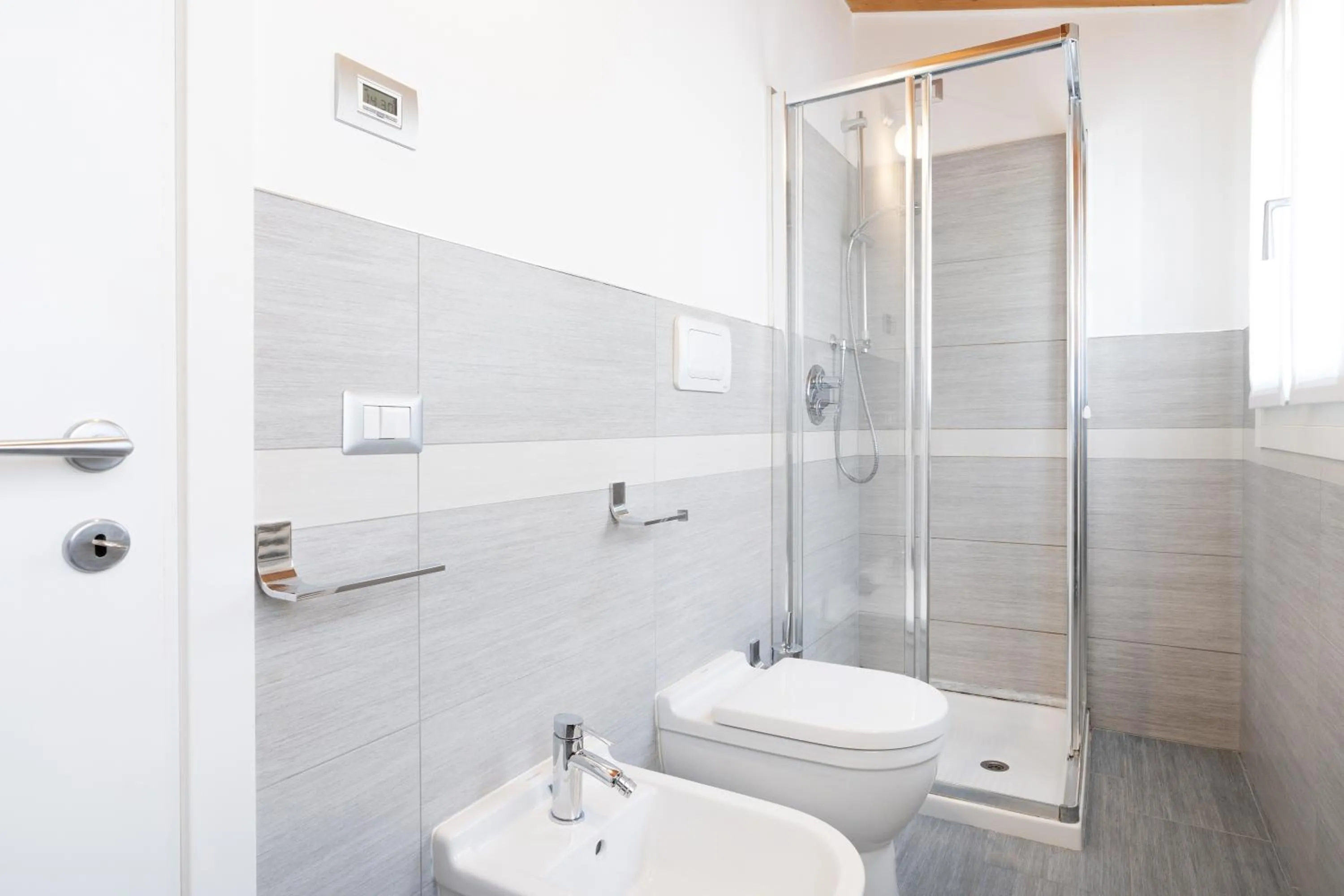 Shower in Ca' Degli Antichi Giardini Apartments