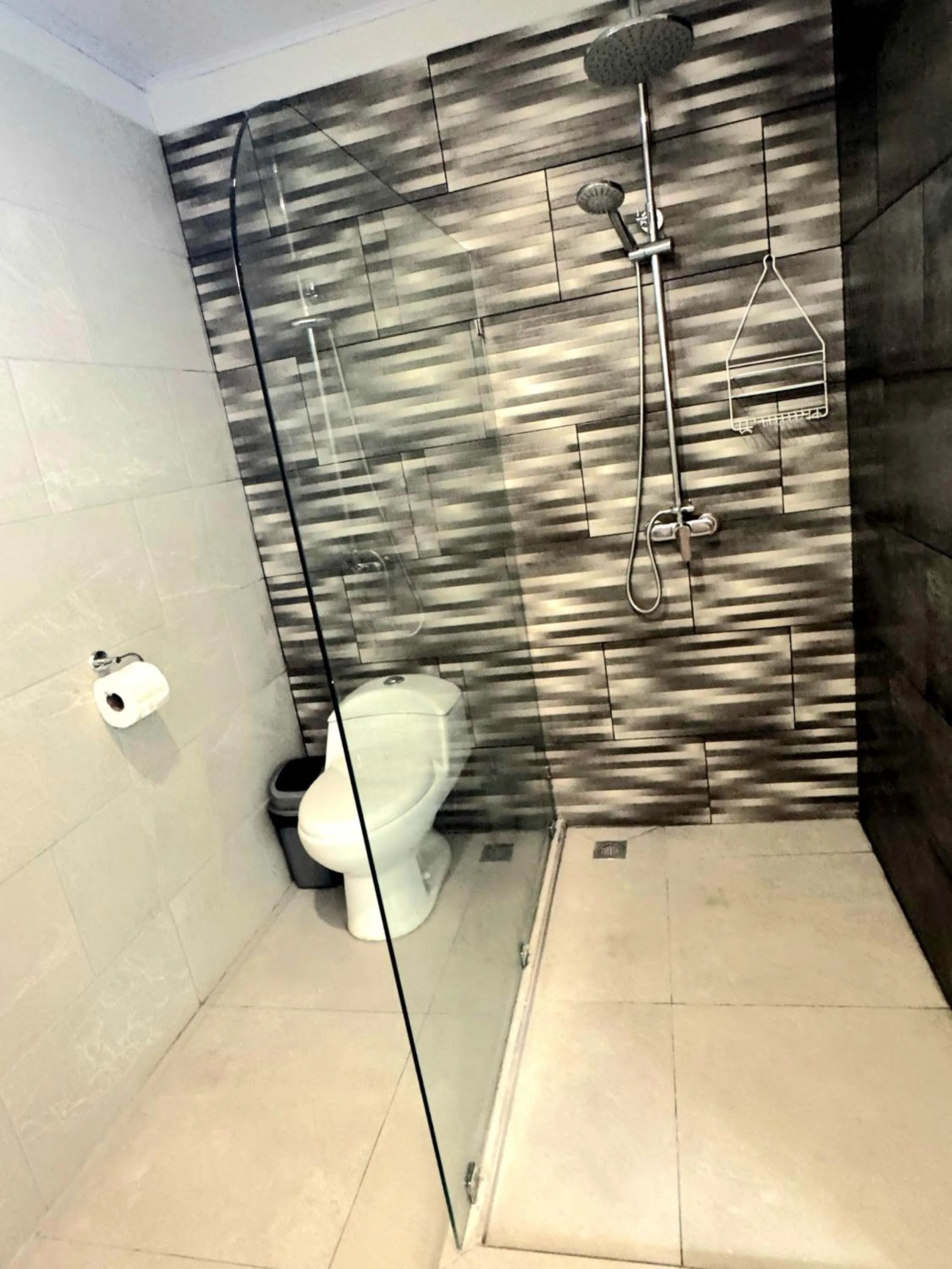 Shower in El Jardin de Playa Negra