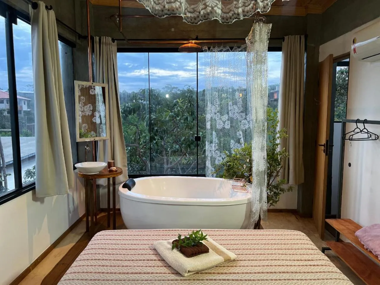 Hot Tub in Vila Abaton