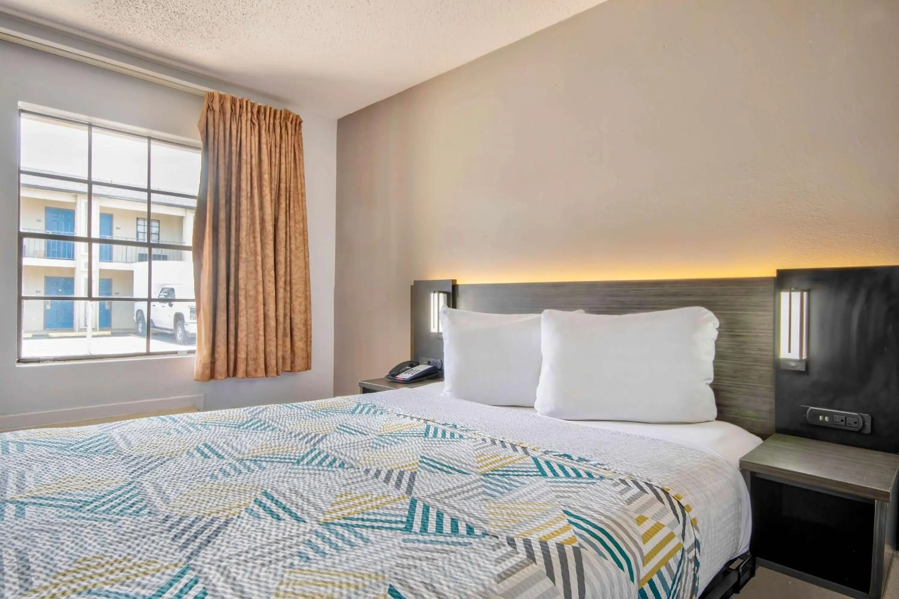 Bedroom, Bed in Motel 6 Bossier City, La