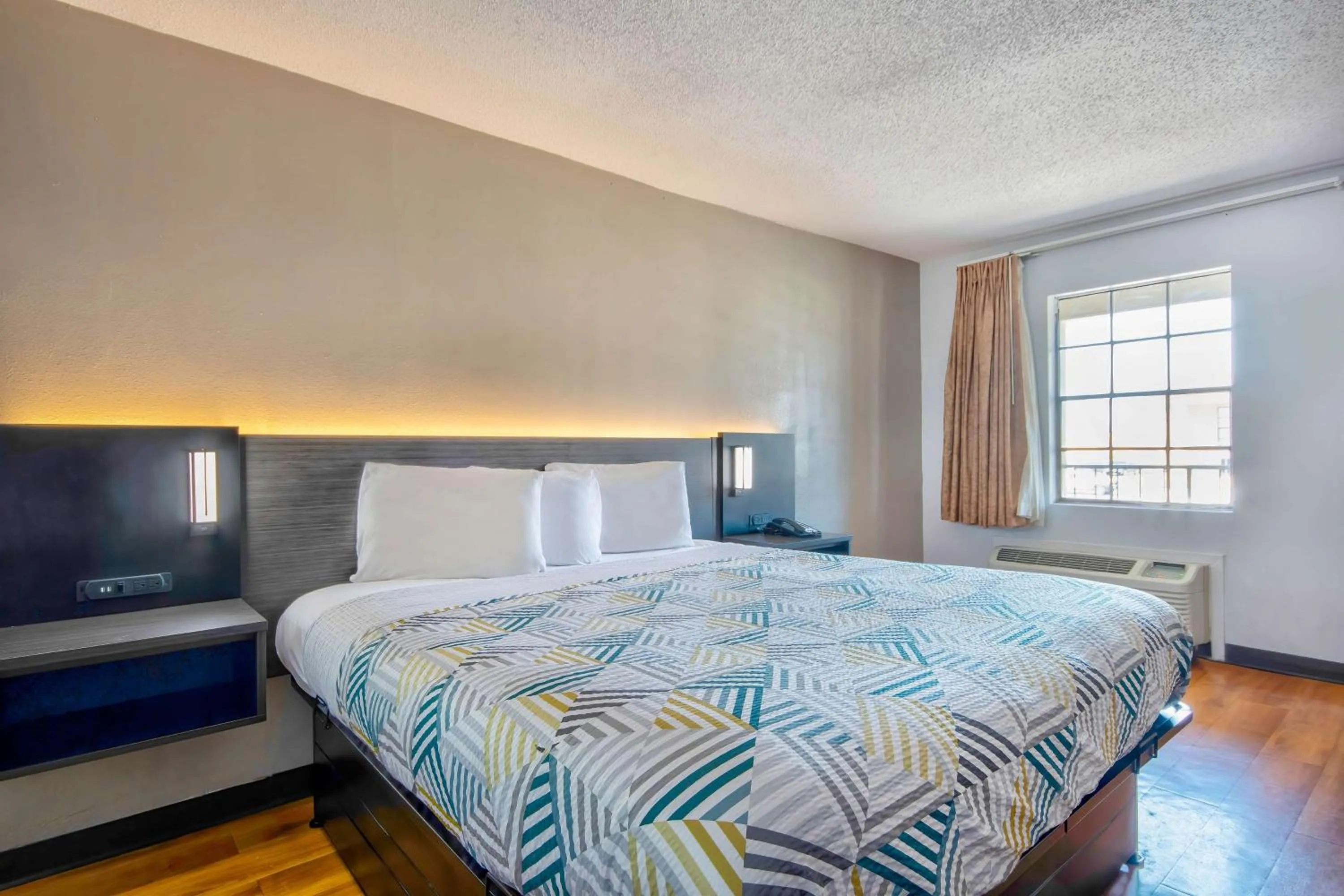 Bedroom, Bed in Motel 6 Bossier City, La