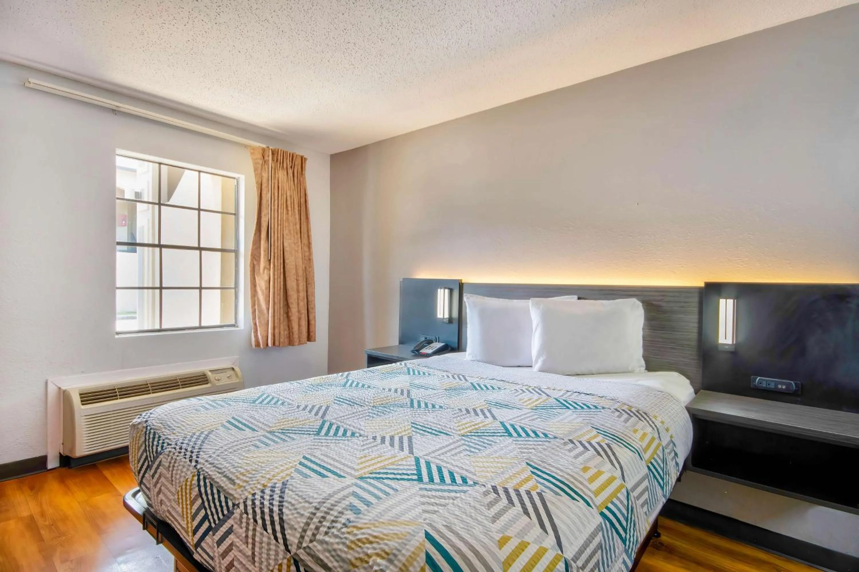 Bedroom, Bed in Motel 6 Bossier City, La