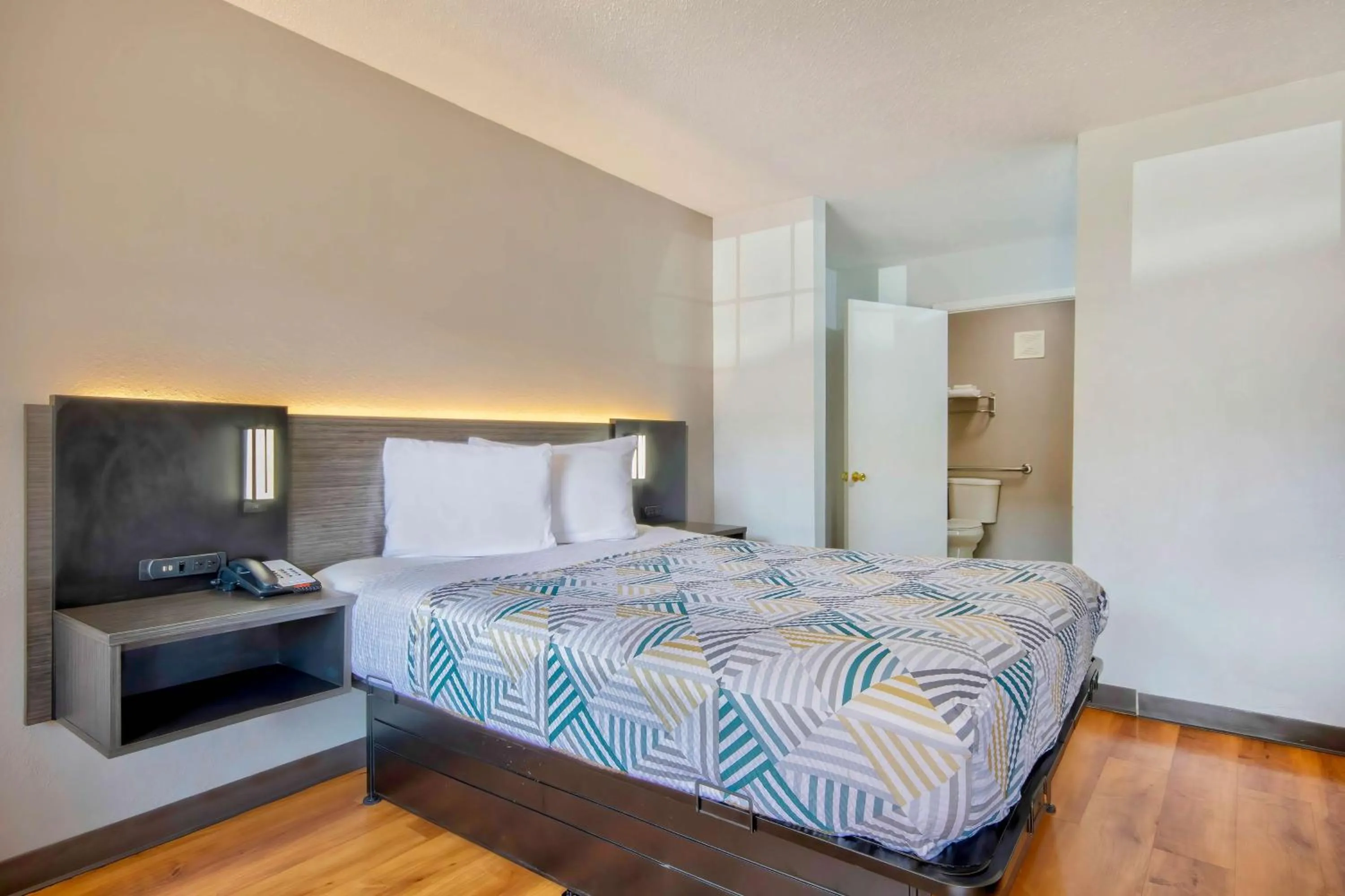 Bedroom, Bed in Motel 6 Bossier City, La