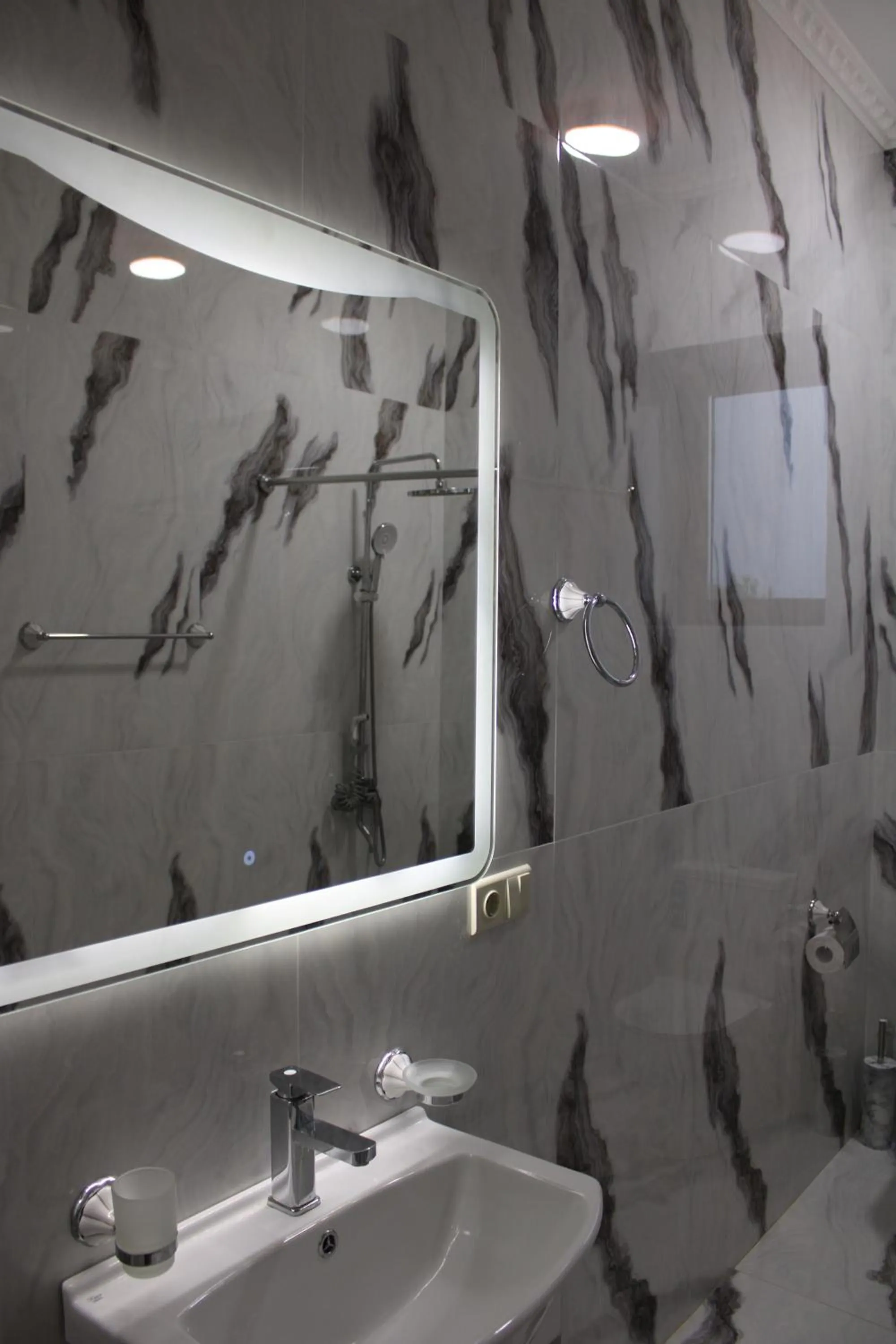 Otyak Plaza Hotel Airport Zvartnots EVN