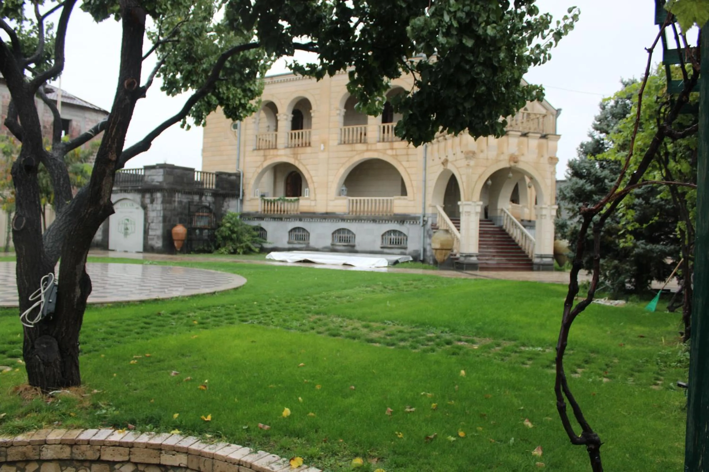 Otyak Plaza Hotel Airport Zvartnots EVN