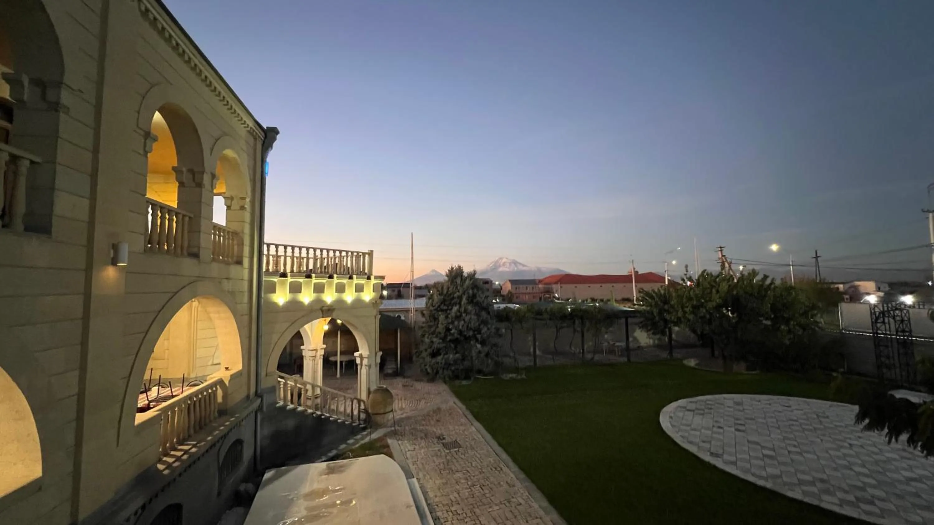 Otyak Plaza Hotel Airport Zvartnots EVN