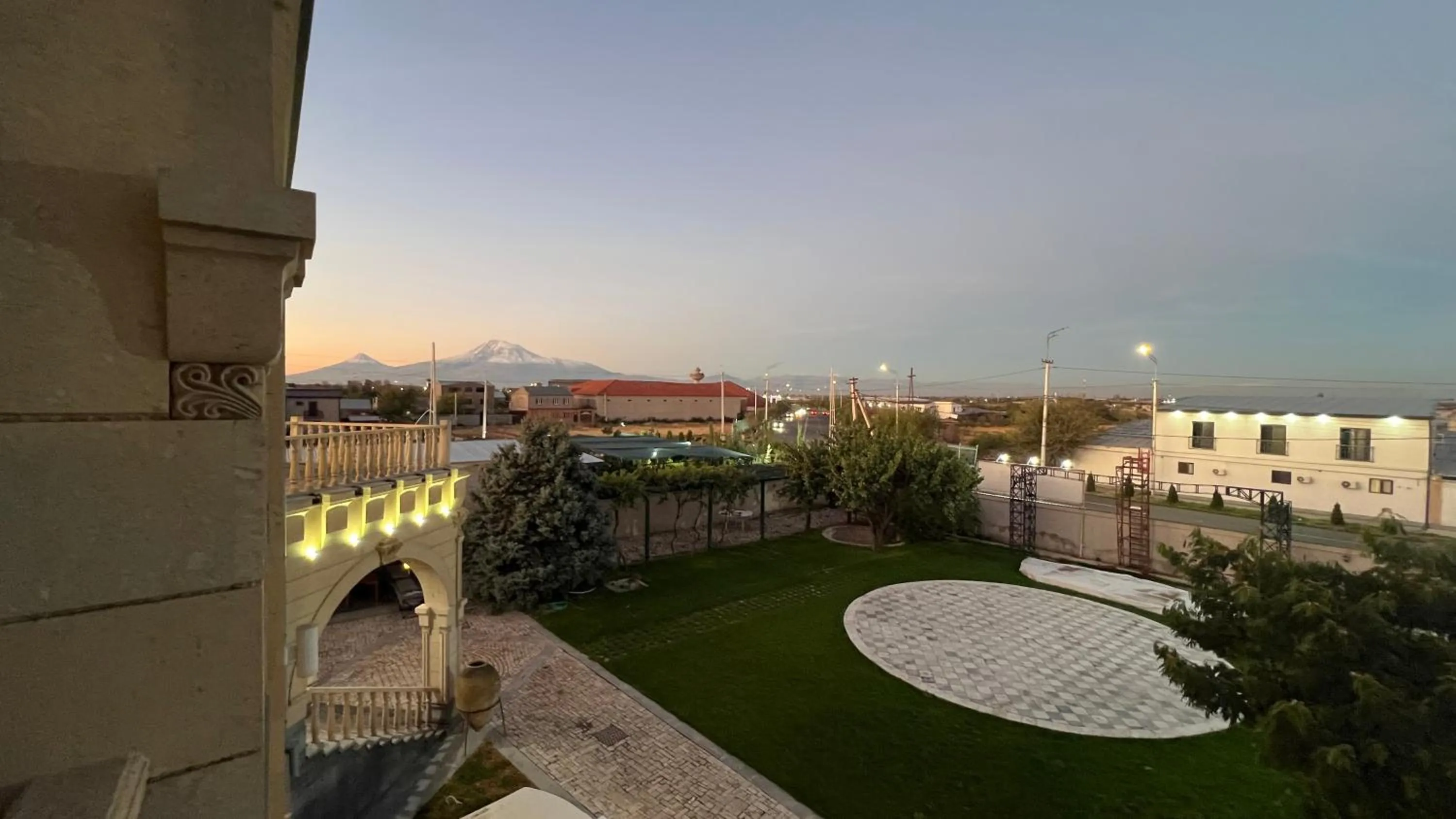 Otyak Plaza Hotel Airport Zvartnots EVN