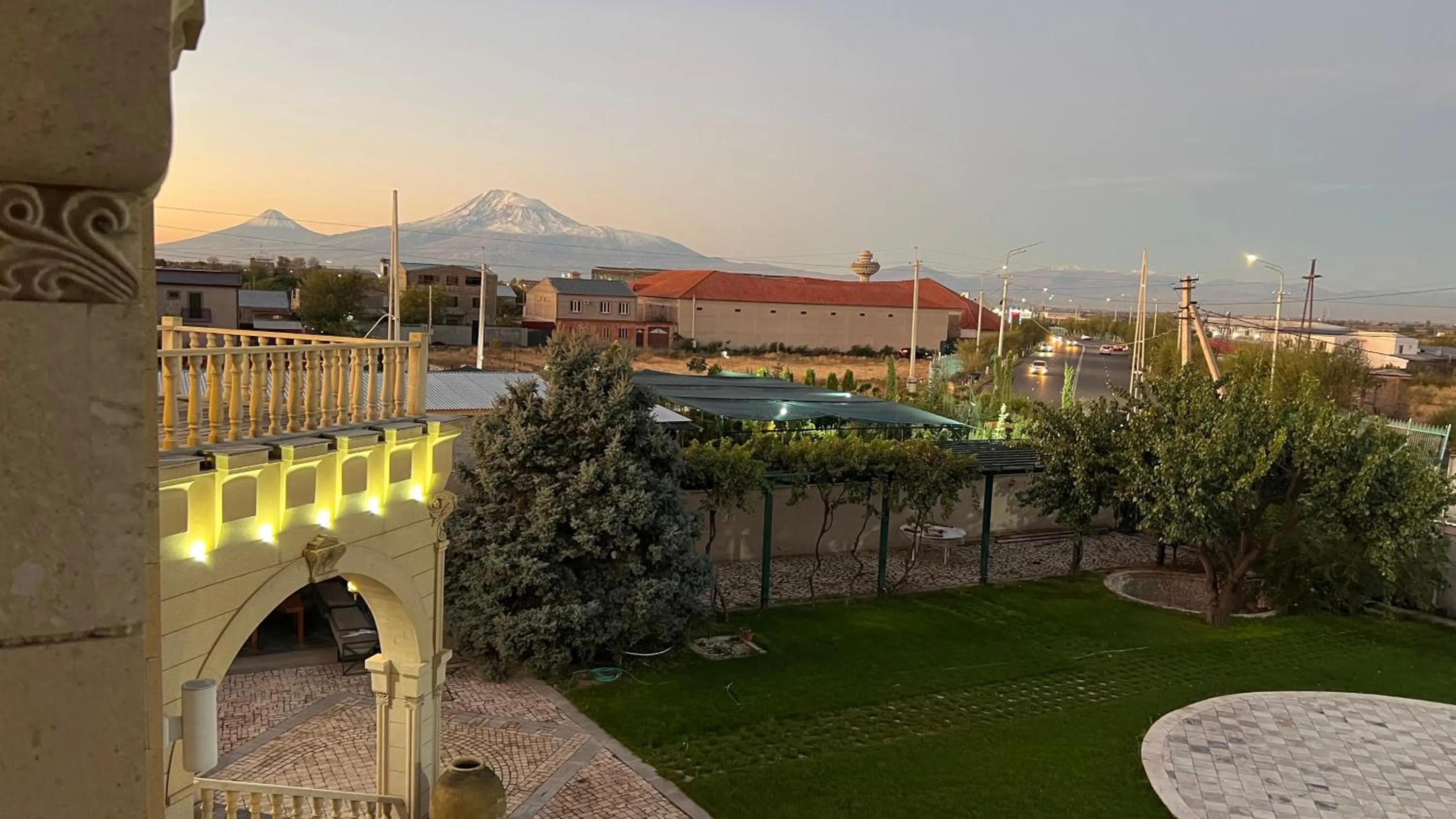 Otyak Plaza Hotel Airport Zvartnots EVN