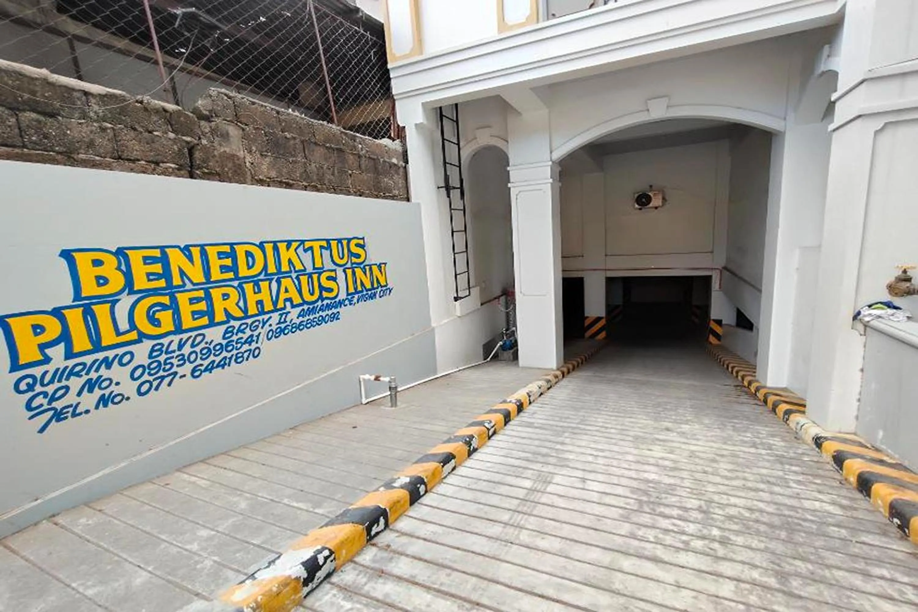 Facade/entrance in Benediktus Pilgerhaus Inn Vigan
