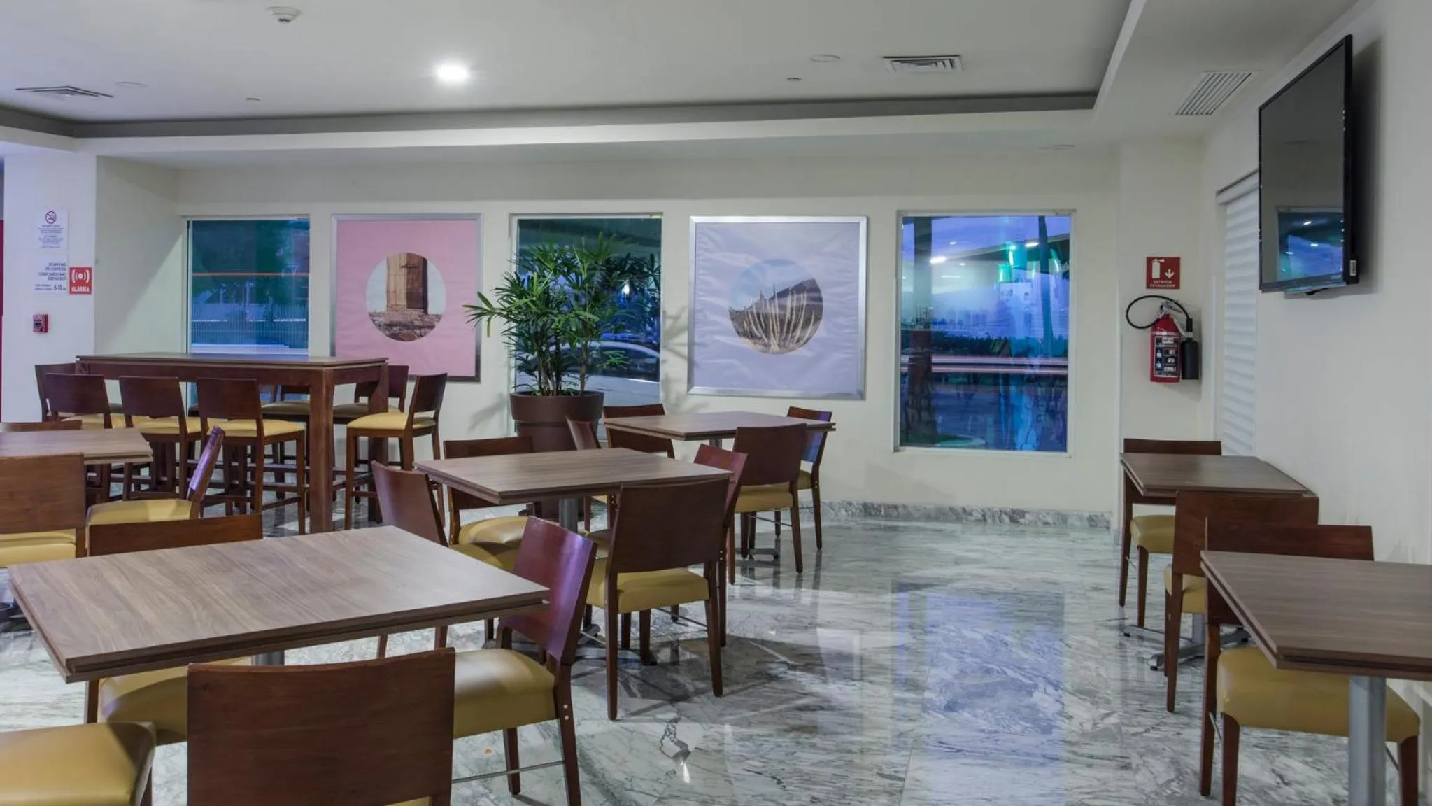 Restaurant/places to eat in Holiday Inn Express Culiacan by IHG