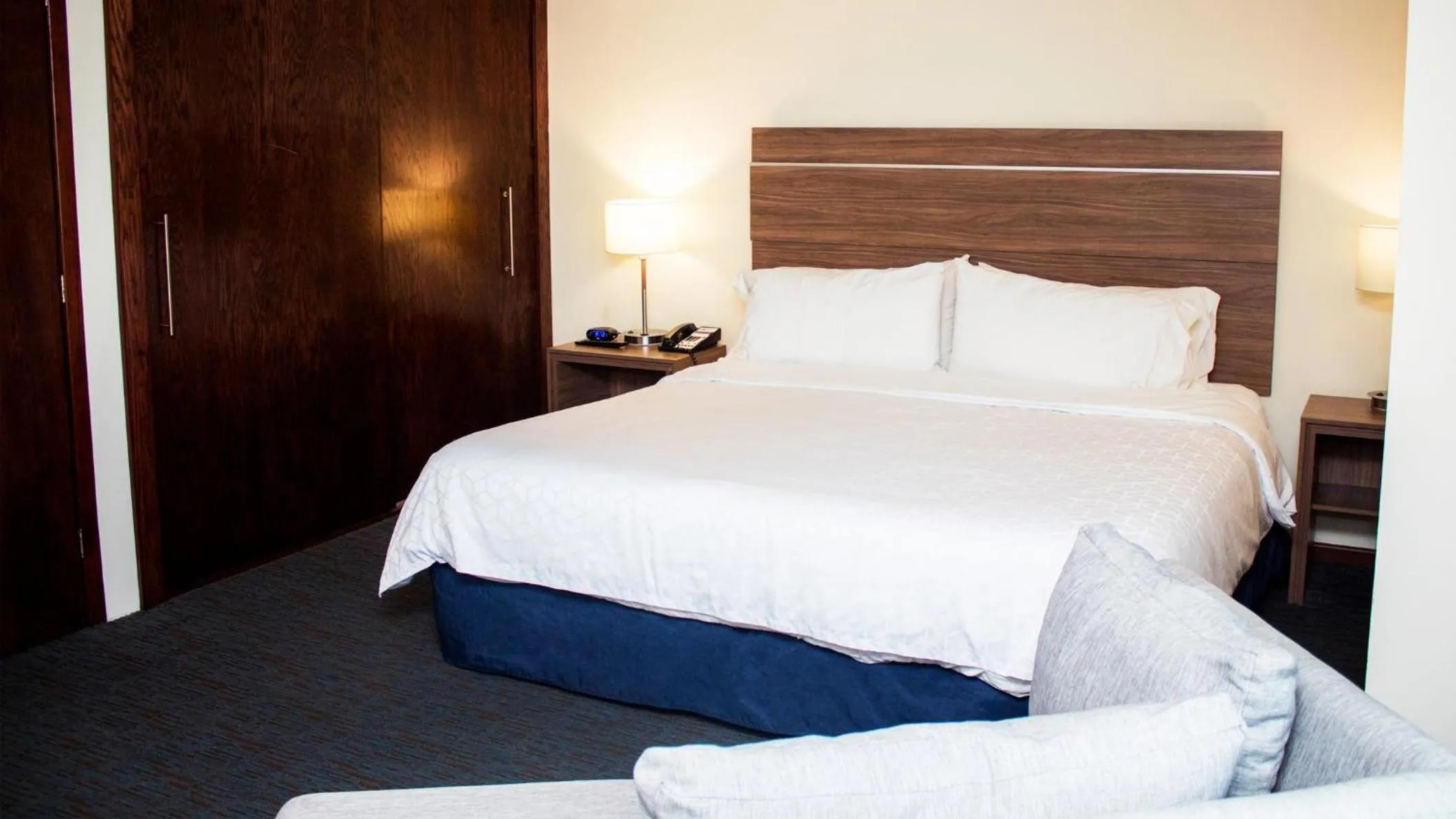 Photo of the whole room, Bed in Holiday Inn Express Culiacan by IHG
