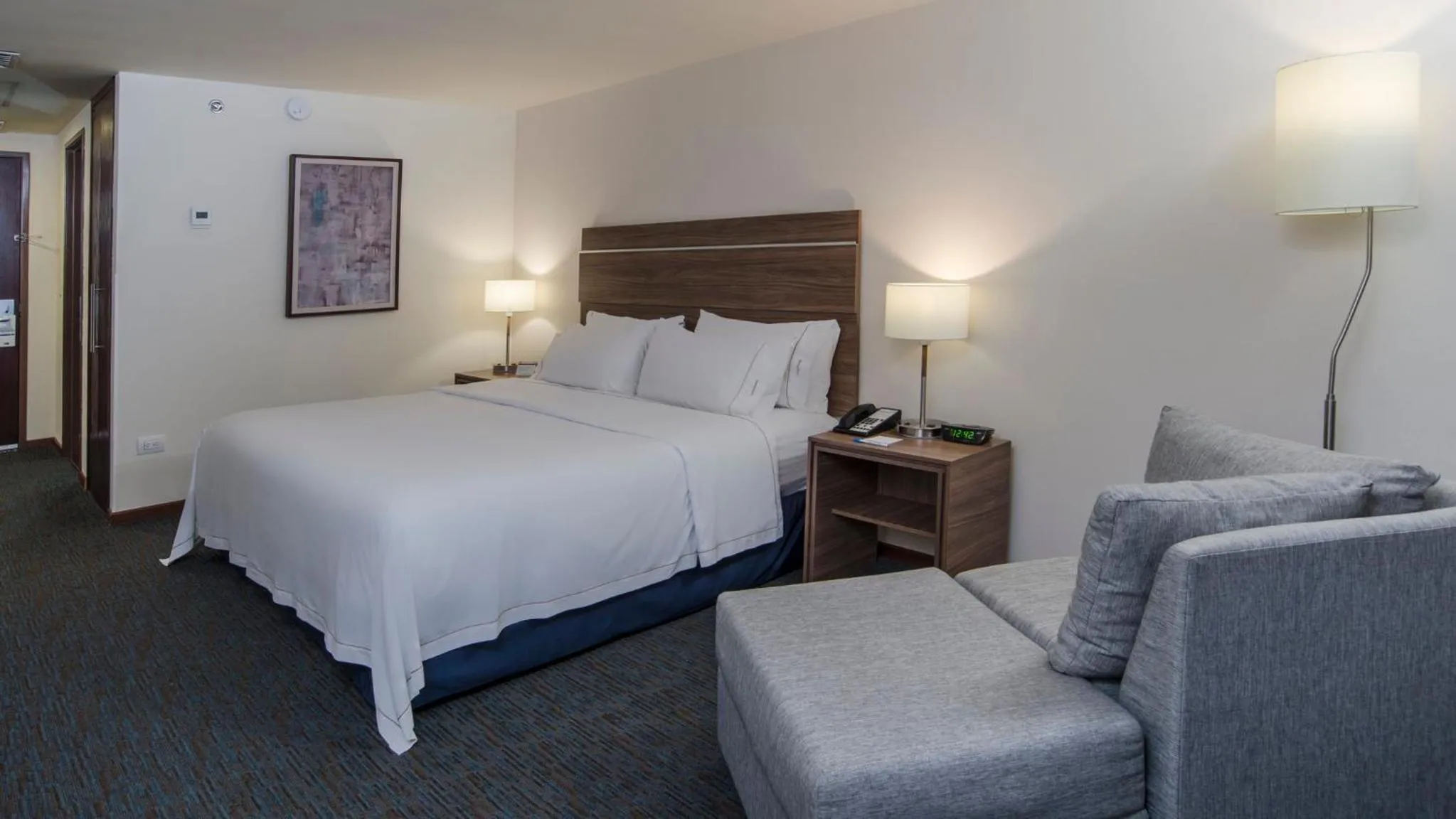 Photo of the whole room, Bed in Holiday Inn Express Culiacan by IHG