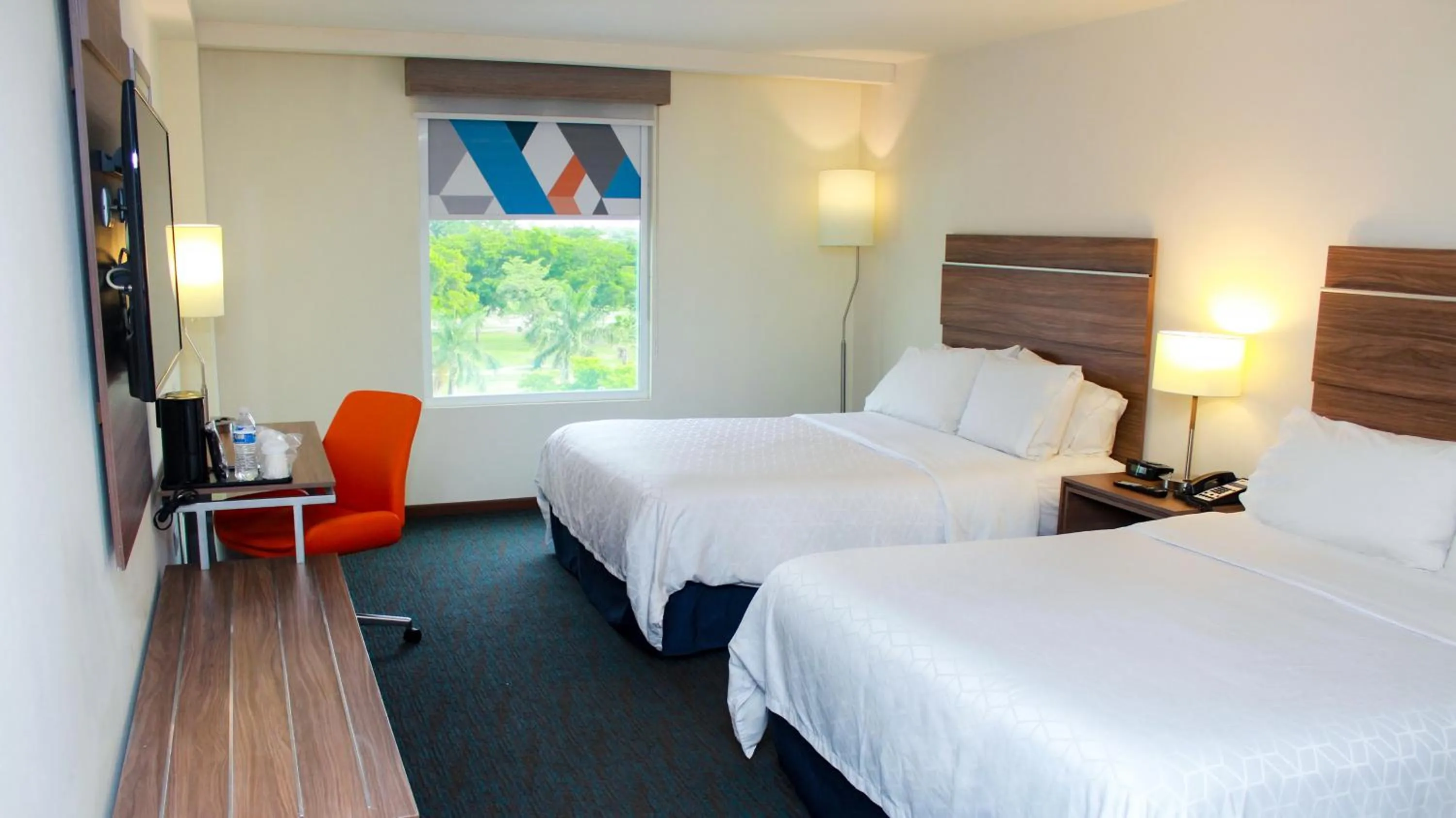 Photo of the whole room, Bed in Holiday Inn Express Culiacan by IHG