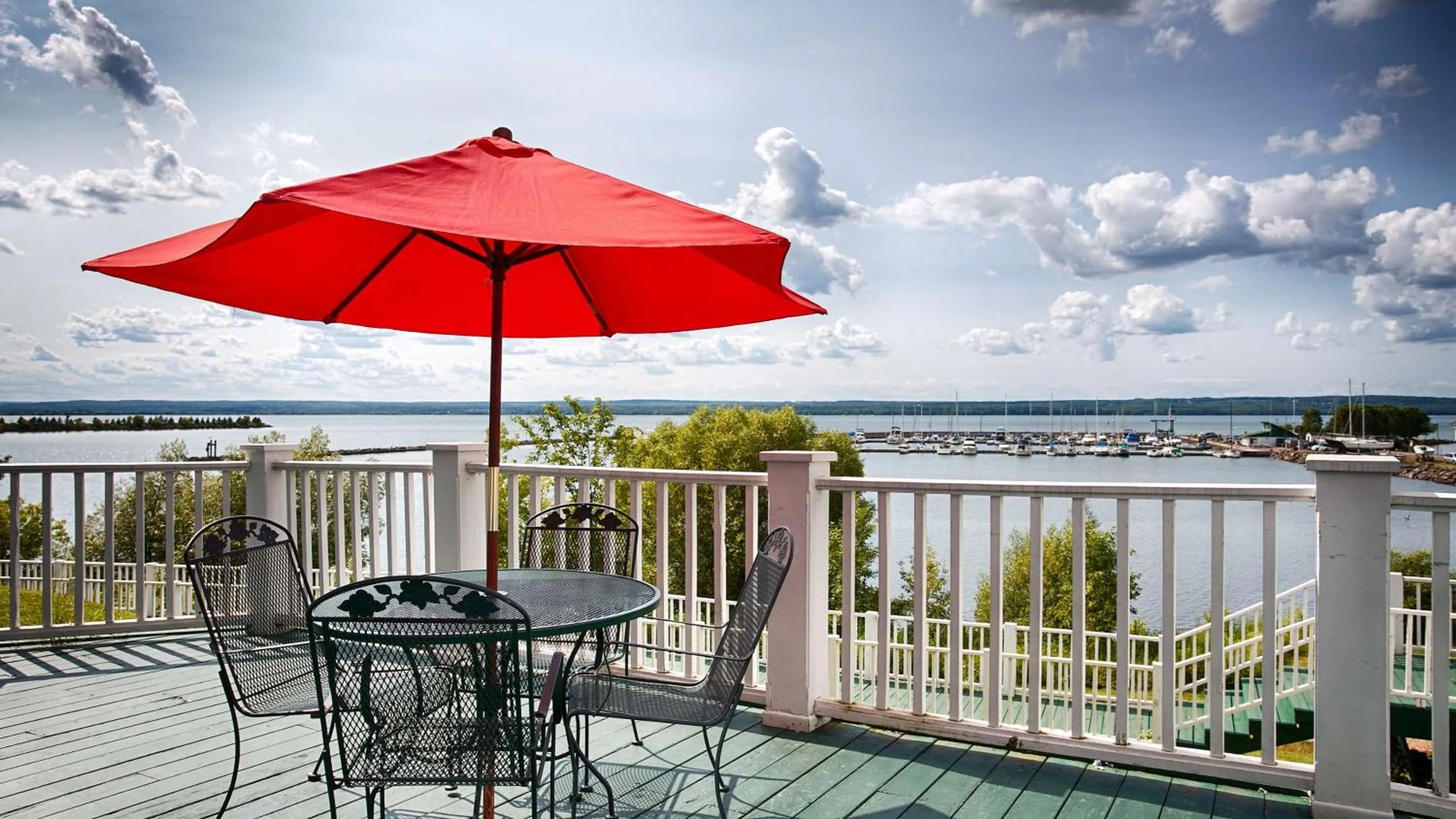 Patio in BEST WESTERN The Hotel Chequamegon