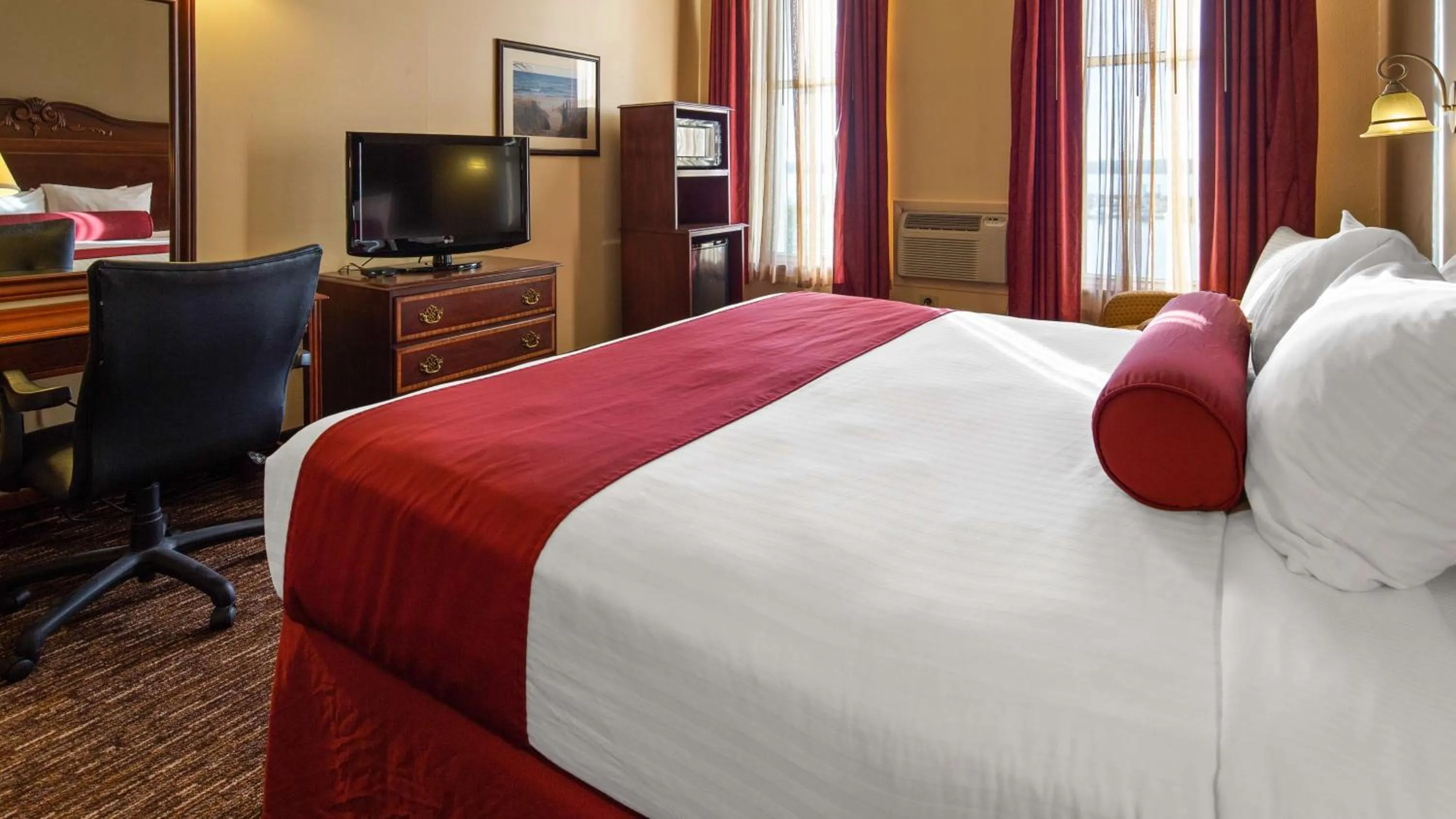 Bedroom, Bed in BEST WESTERN The Hotel Chequamegon