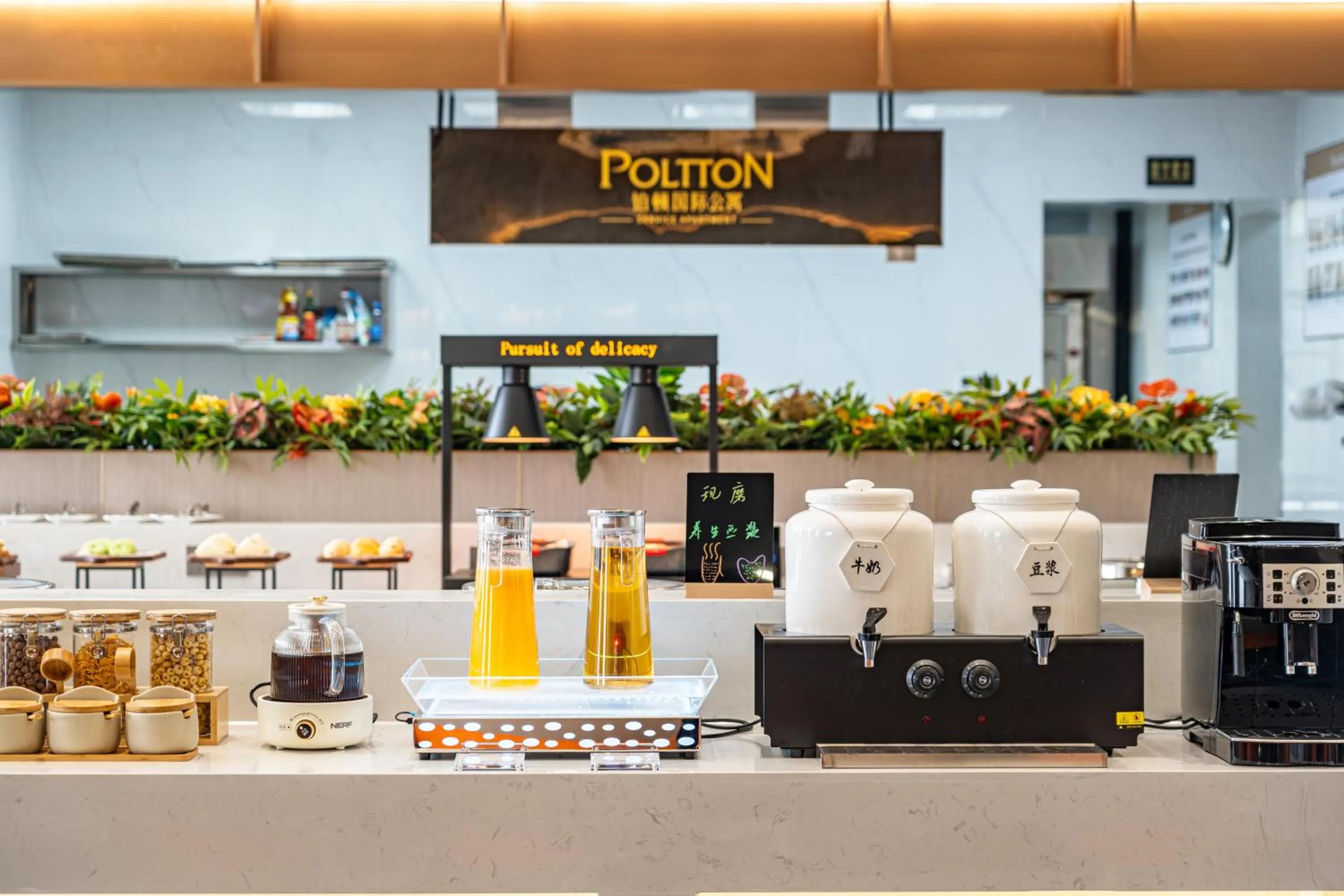 Restaurant/places to eat in Poltton Century Hotel Yangjiang Jinshan Road