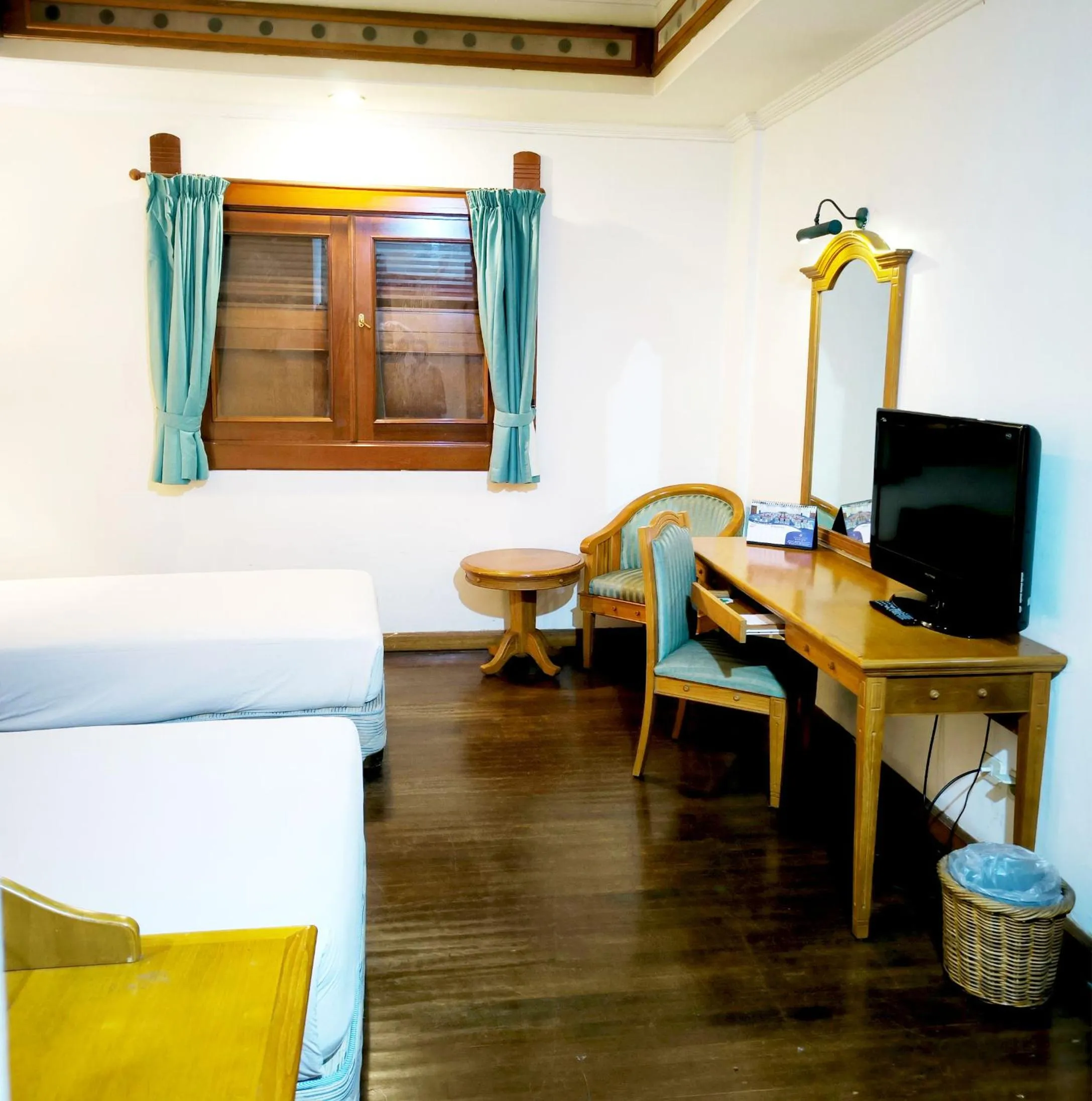 TV and multimedia, Bed in Kresna Hotel