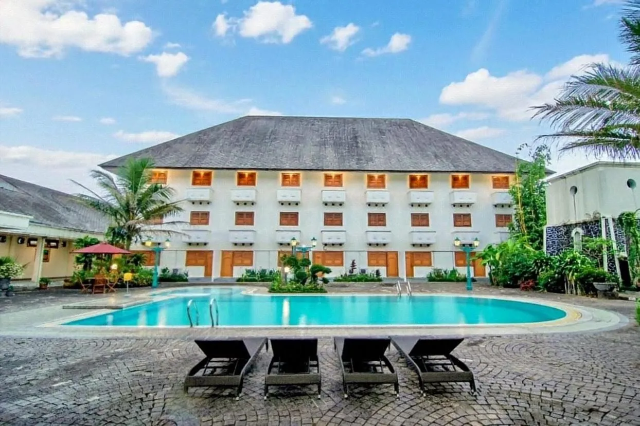 Swimming pool in Kresna Hotel